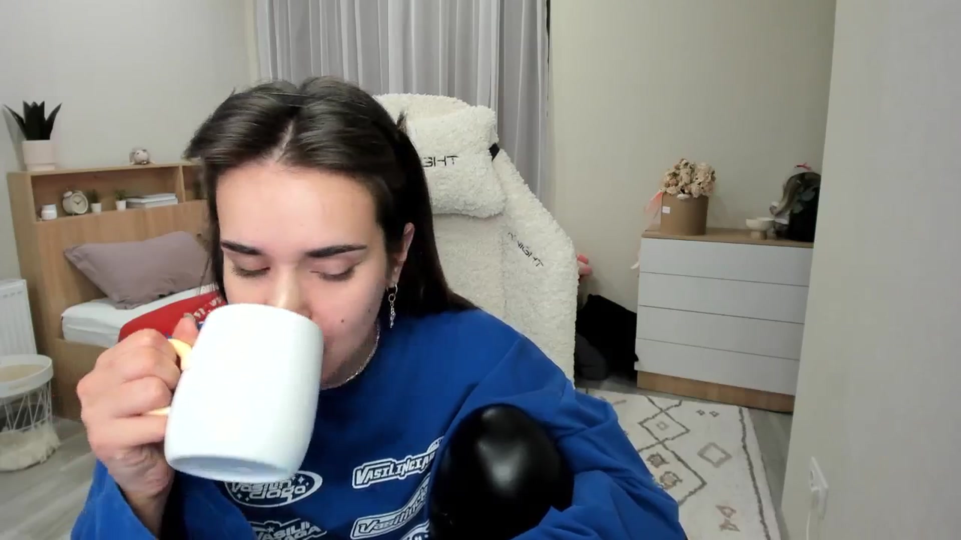 Gallery image thumbnail from Ellies_Smile's myfreecams stream on, 02/06/2025, 10:31 image 8 of 20