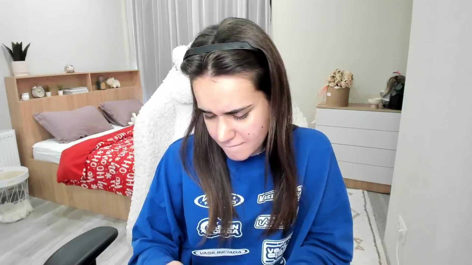 Gallery image thumbnail from Ellies_Smile's myfreecams stream on, 02/06/2025, 10:31 image 14 of 20