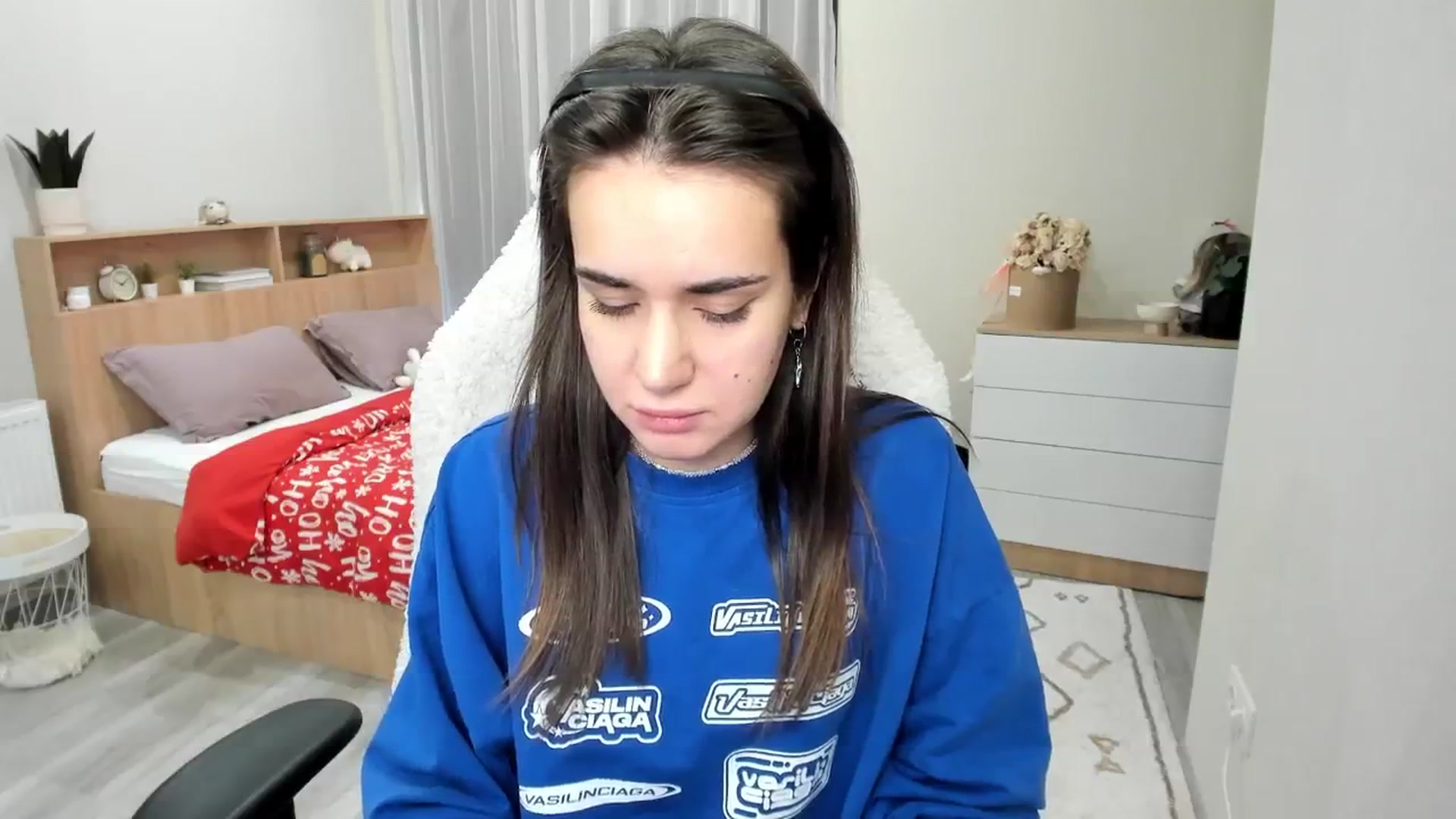 Gallery image thumbnail from Ellies_Smile's myfreecams stream on, 02/06/2025, 10:31 image 13 of 20