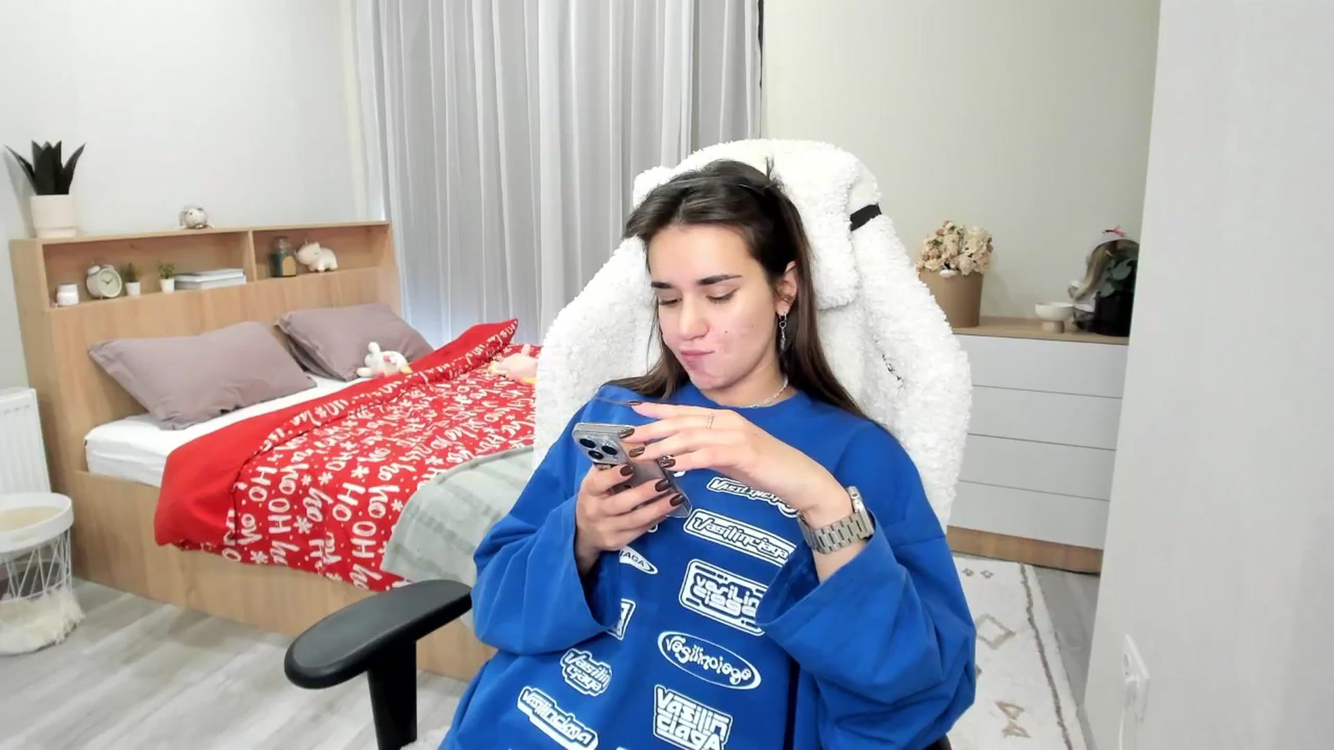 Gallery image thumbnail from Ellies_Smile's myfreecams stream on, 02/06/2025, 10:31 image 10 of 20