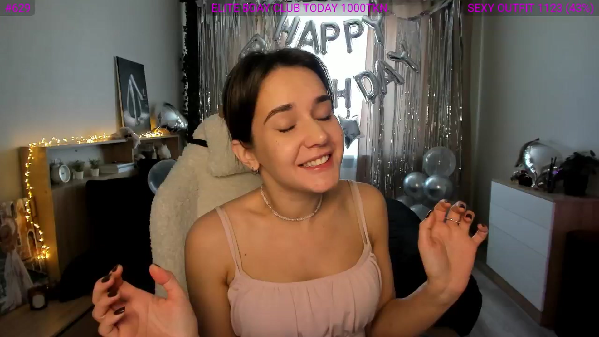 Gallery image thumbnail from Ellies_Smile's myfreecams stream on, 02/13/2025, 12:07 image 12 of 20