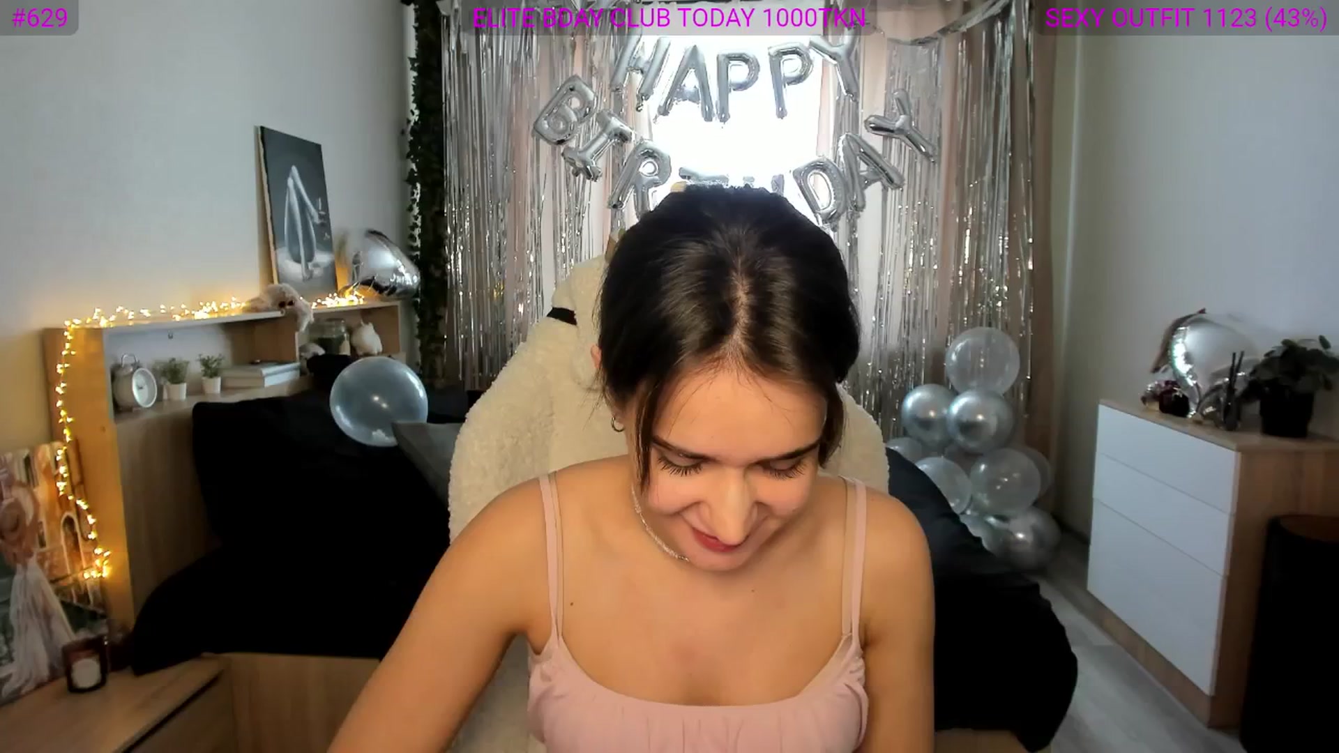 Gallery image thumbnail from Ellies_Smile's myfreecams stream on, 02/13/2025, 12:07 image 8 of 20
