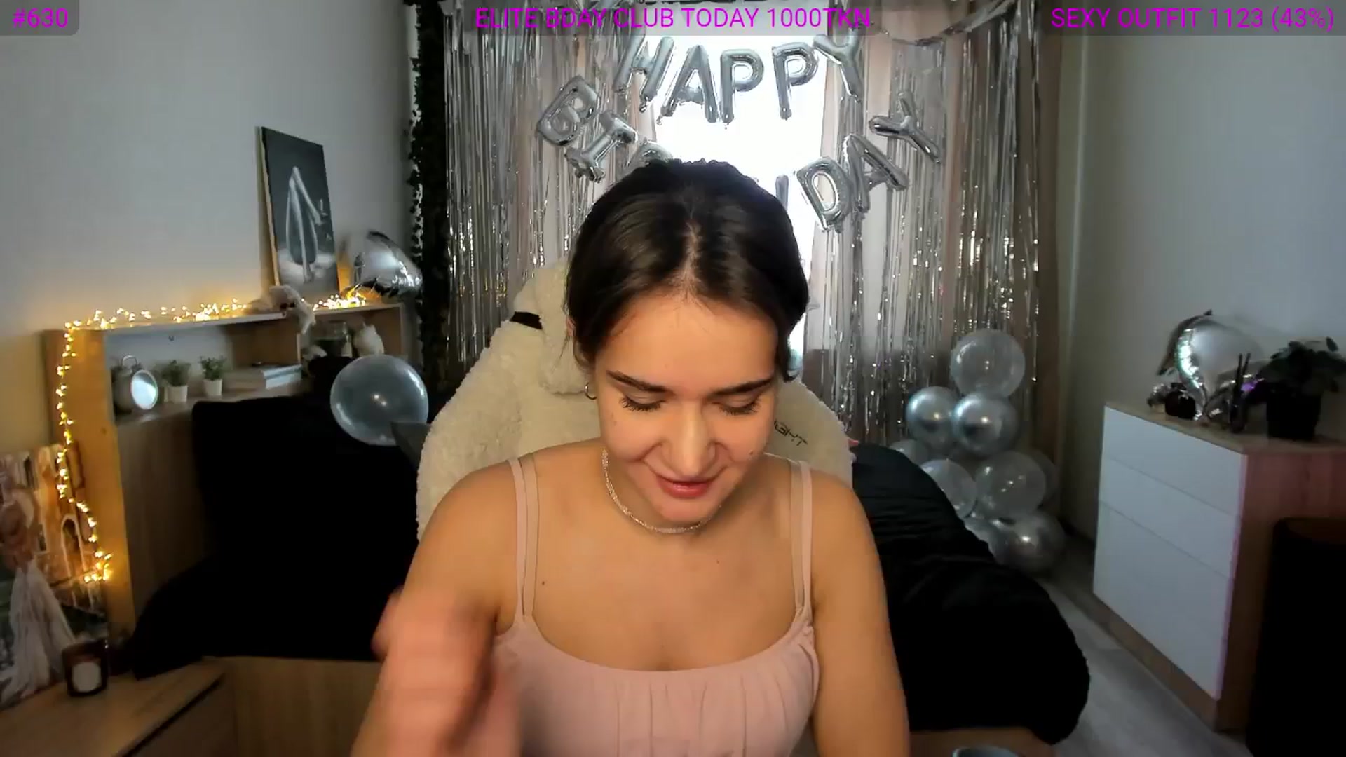 Gallery image thumbnail from Ellies_Smile's myfreecams stream on, 02/13/2025, 12:07 image 17 of 20