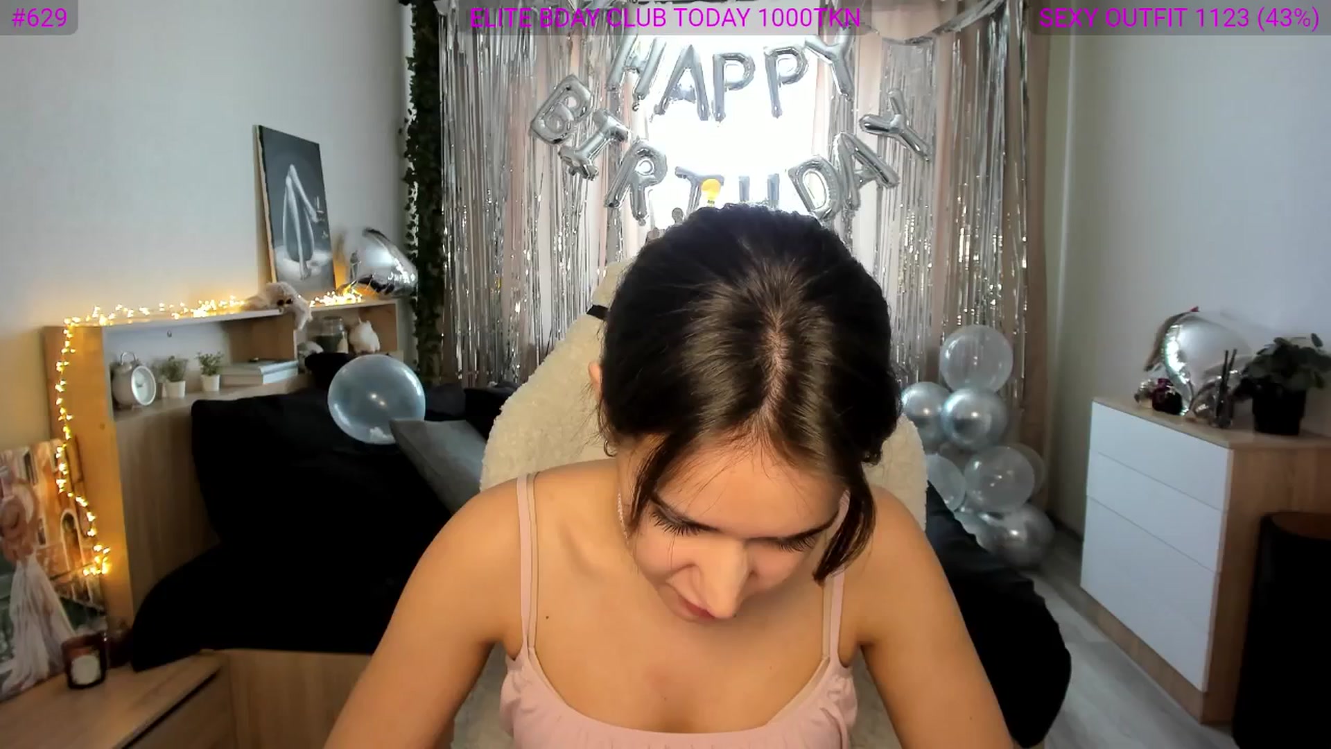 Gallery image thumbnail from Ellies_Smile's myfreecams stream on, 02/13/2025, 12:07 image 7 of 20