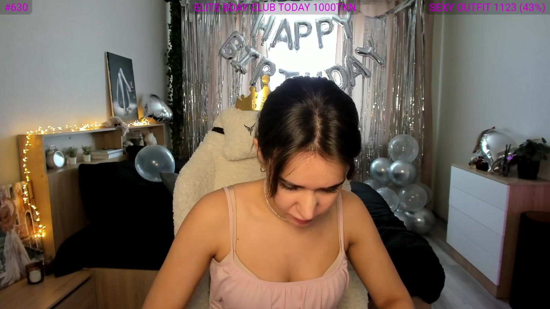 Gallery image thumbnail from Ellies_Smile's myfreecams stream on, 02/13/2025, 12:07 image 16 of 20