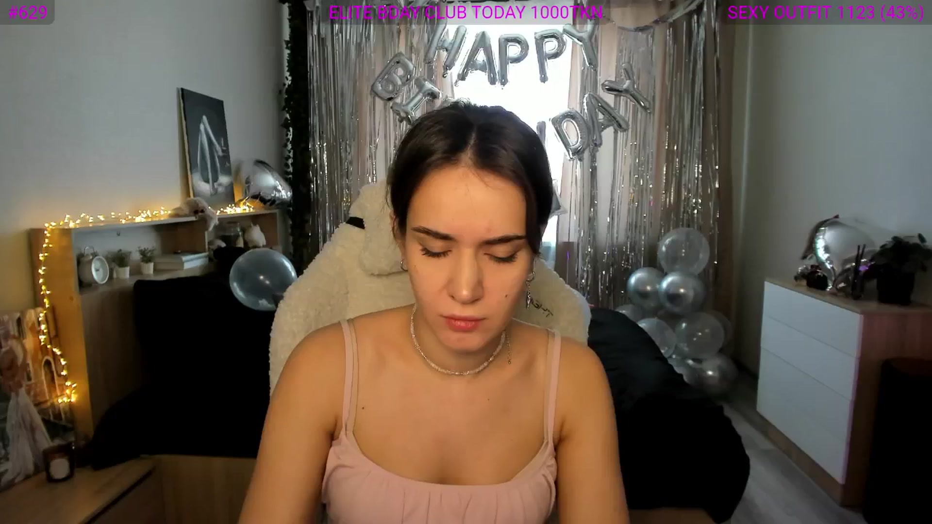 Gallery image thumbnail from Ellies_Smile's myfreecams stream on, 02/13/2025, 12:07 image 11 of 20