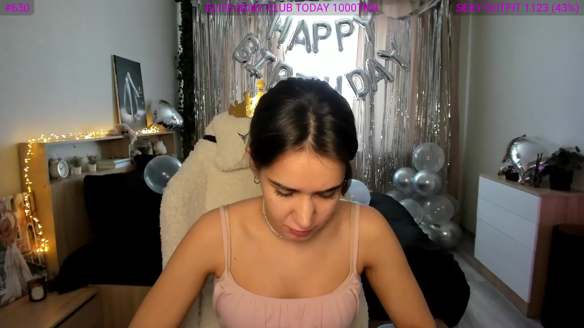 Gallery image thumbnail from Ellies_Smile's myfreecams stream on, 02/13/2025, 12:07 image 14 of 20