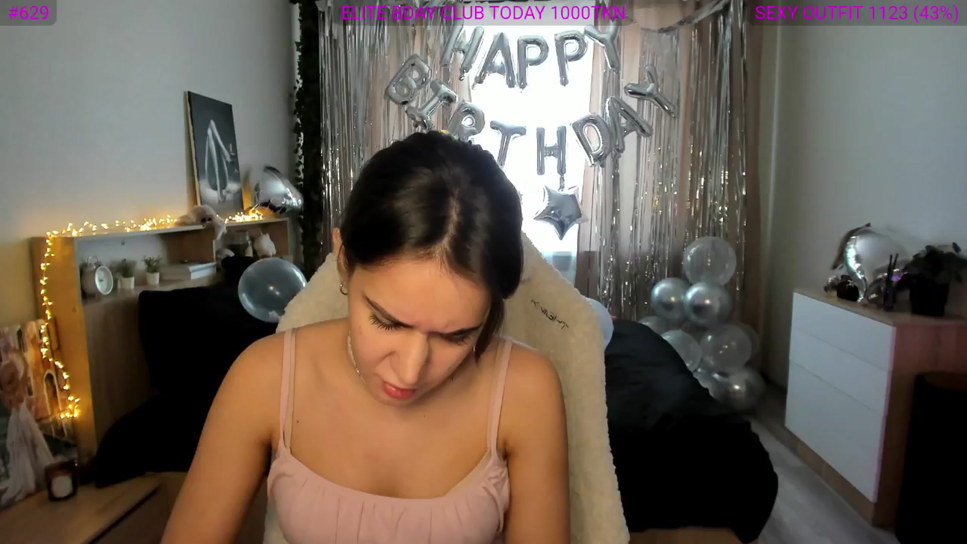 Gallery image thumbnail from Ellies_Smile's myfreecams stream on, 02/13/2025, 12:07 image 10 of 20