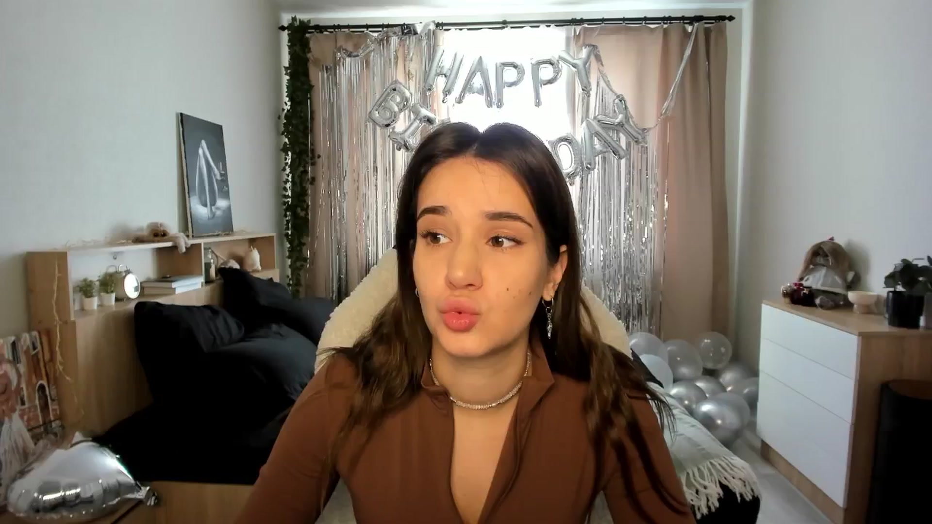 Gallery image thumbnail from Ellies_Smile's myfreecams stream on, 02/18/2025, 11:11 image 4 of 20
