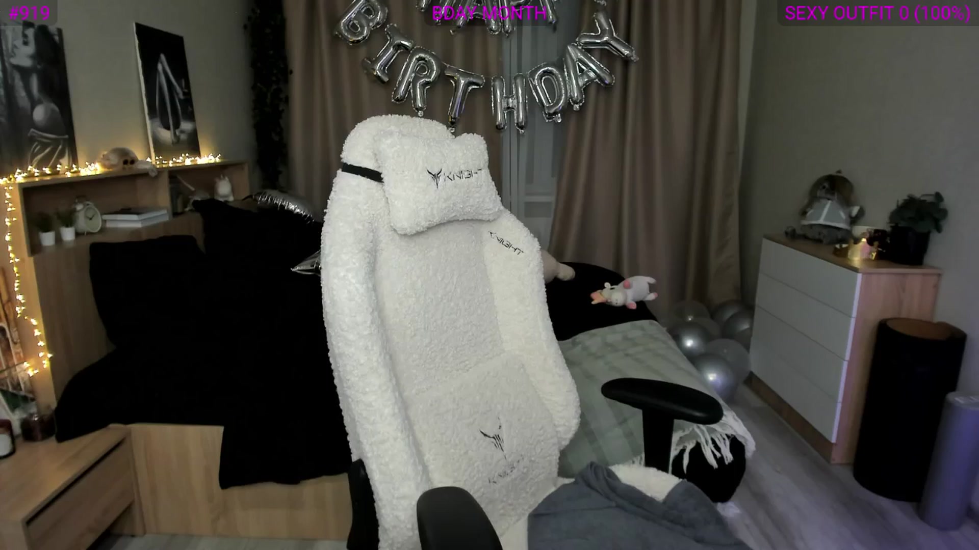 Gallery image thumbnail from Ellies_Smile's myfreecams stream on, 02/22/2025, 23:14 image 16 of 20