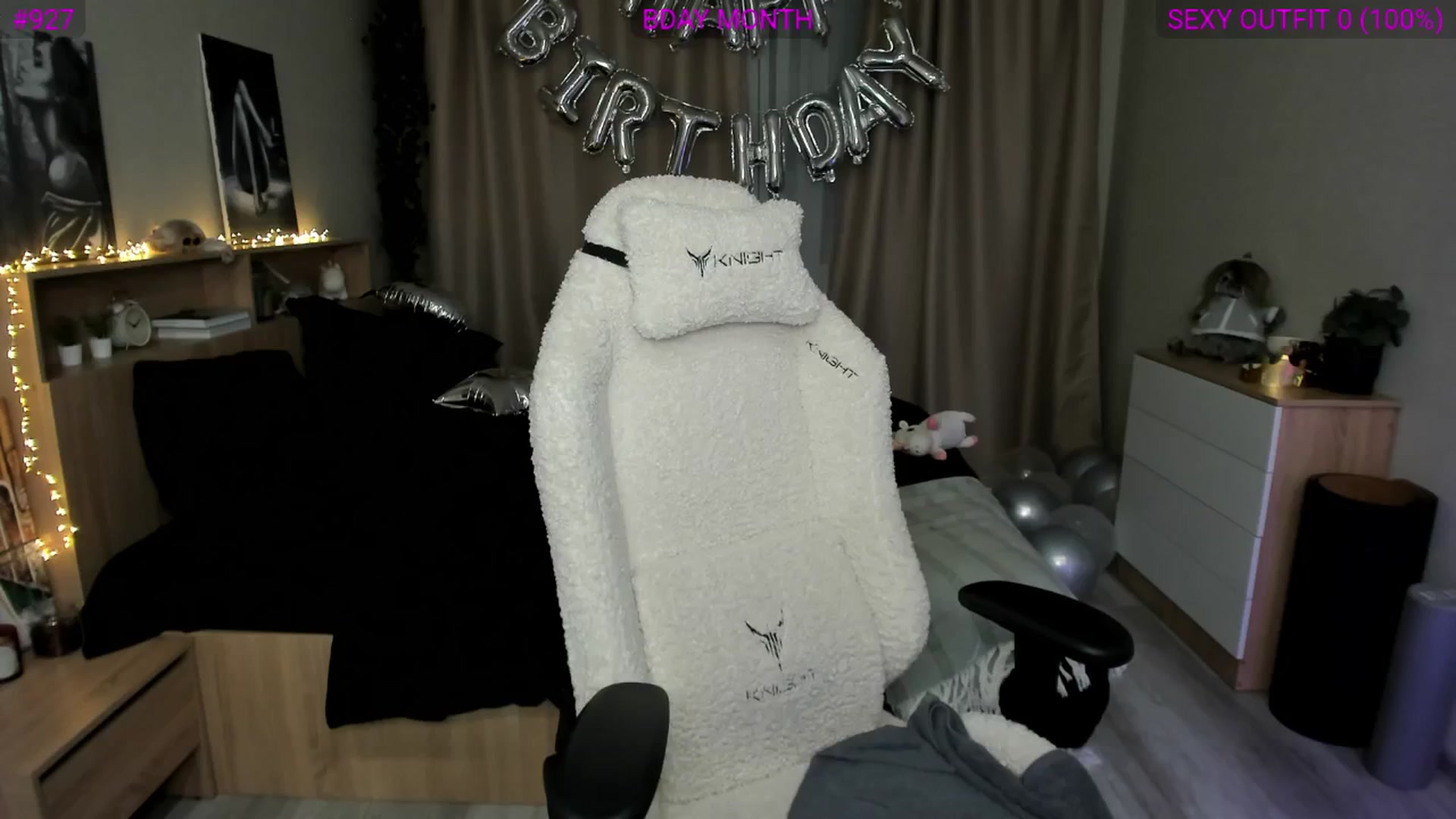 Gallery image thumbnail from Ellies_Smile's myfreecams stream on, 02/22/2025, 23:14 image 14 of 20