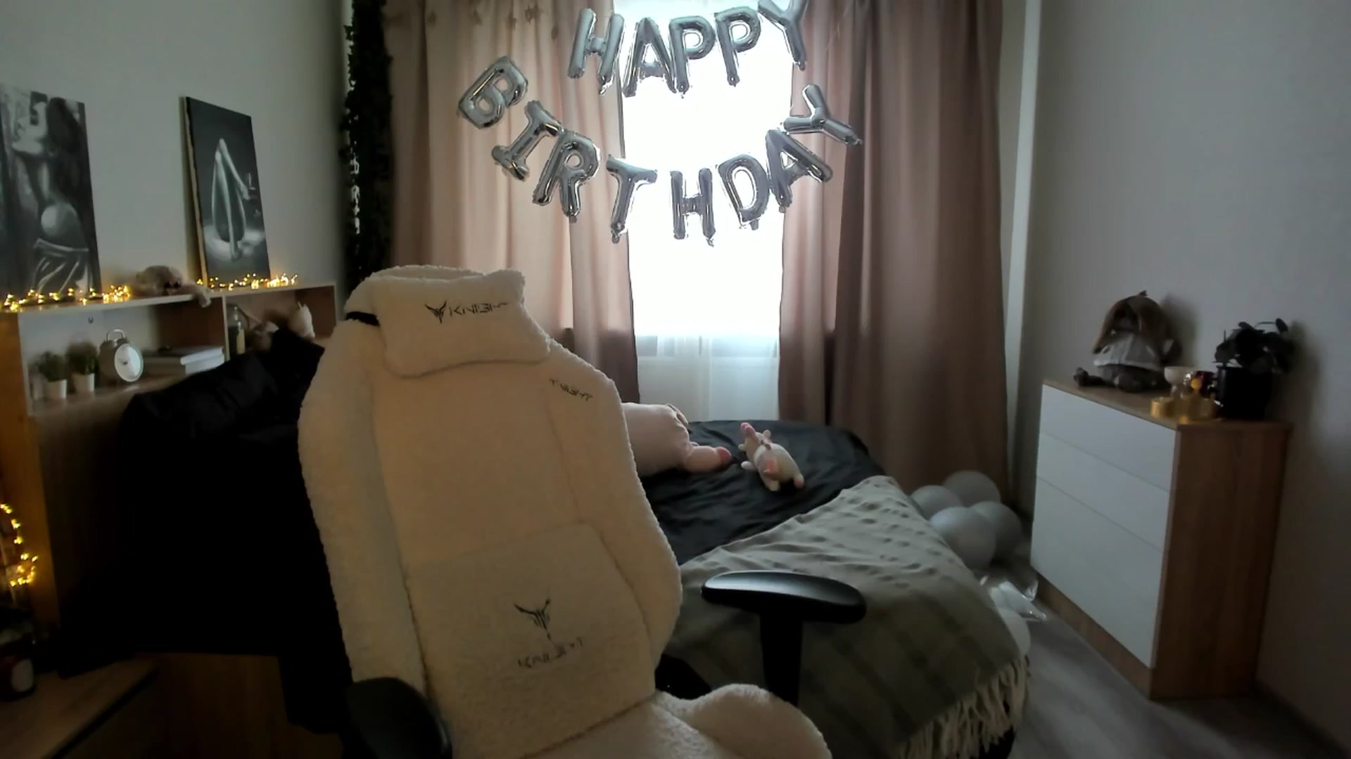 Gallery image thumbnail from Ellies_Smile's myfreecams stream on, 02/28/2025, 10:27 image 3 of 20