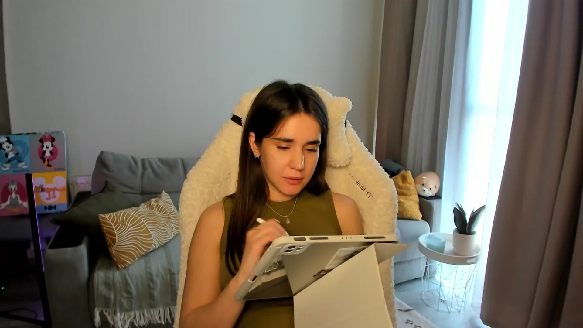 Gallery image thumbnail from Ellies_Smile's myfreecams stream on, 03/25/2025, 10:48 image 15 of 20