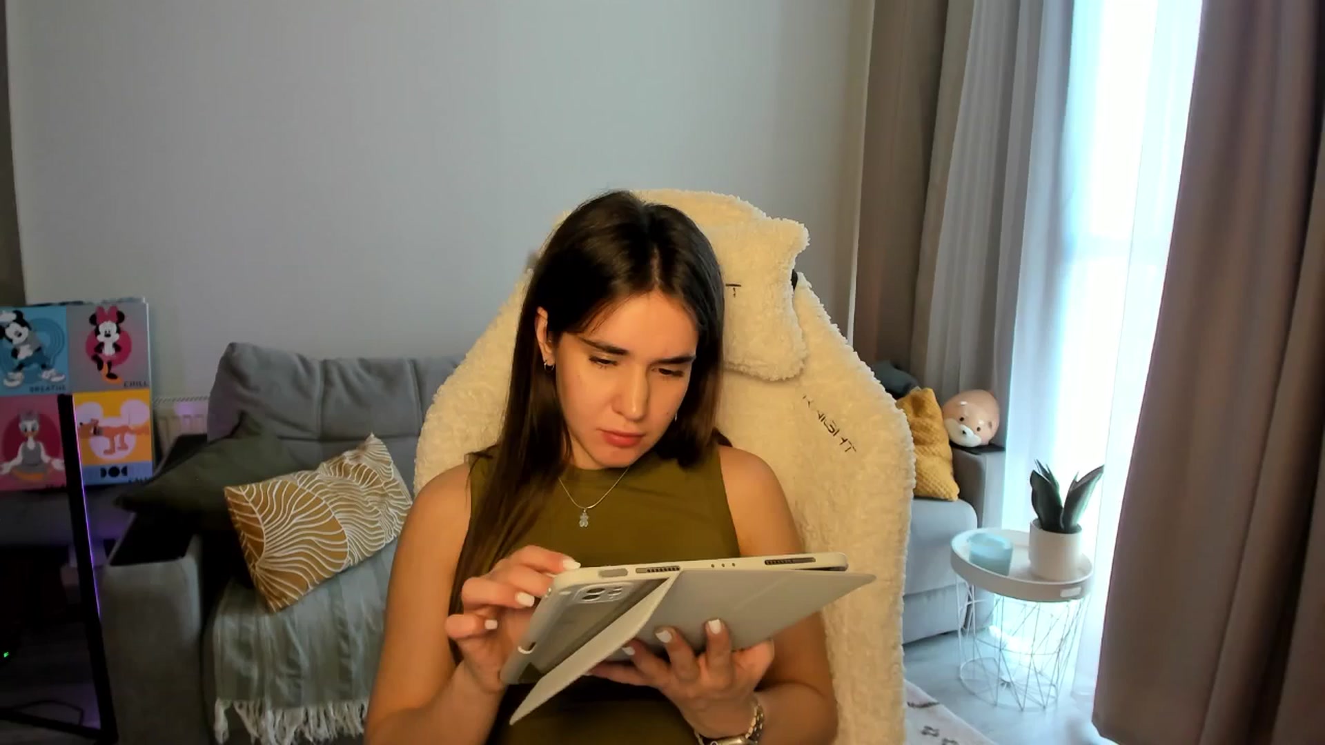 Gallery image thumbnail from Ellies_Smile's myfreecams stream on, 03/25/2025, 10:48 image 16 of 20