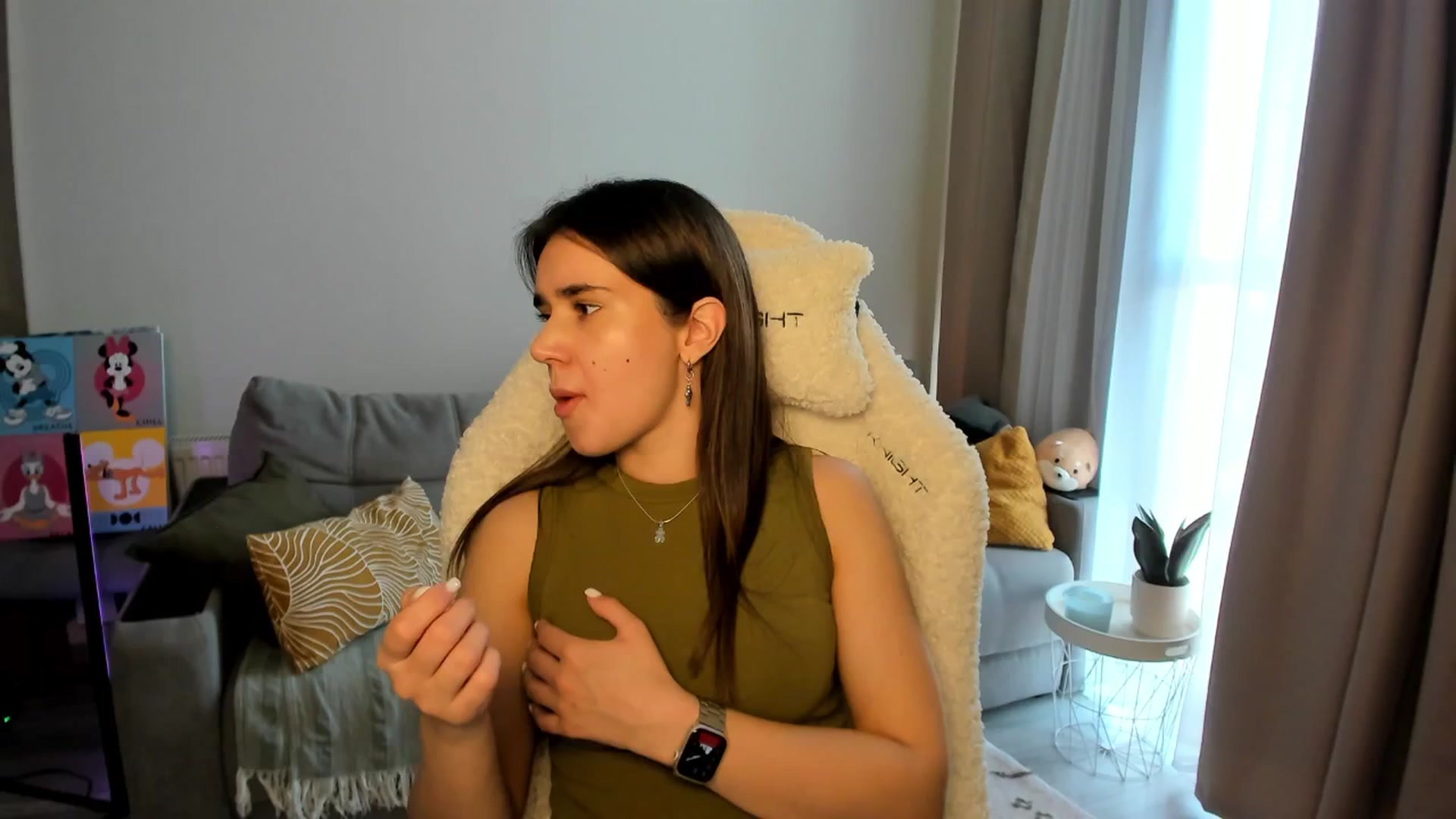 Gallery image thumbnail from Ellies_Smile's myfreecams stream on, 03/25/2025, 10:48 image 14 of 20