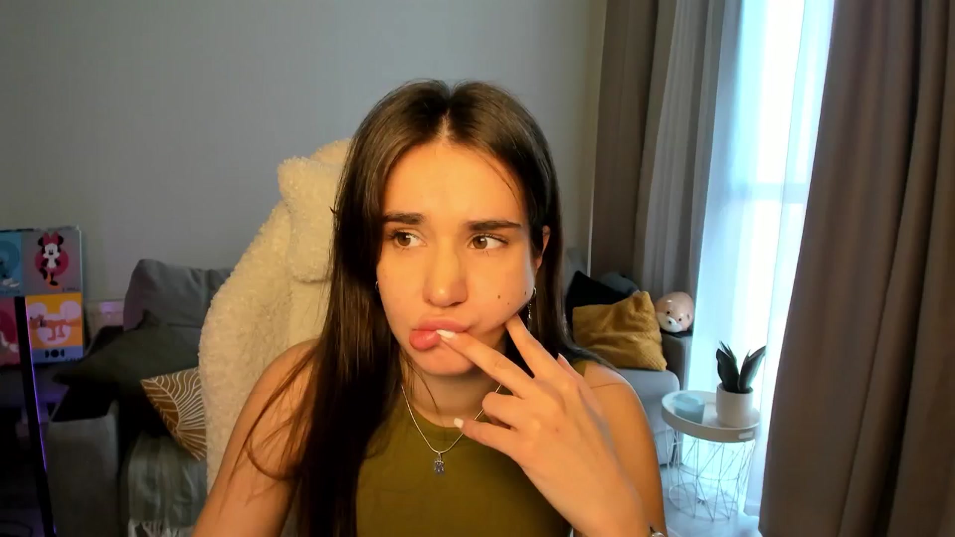 Gallery image thumbnail from Ellies_Smile's myfreecams stream on, 03/25/2025, 12:15 image 7 of 20