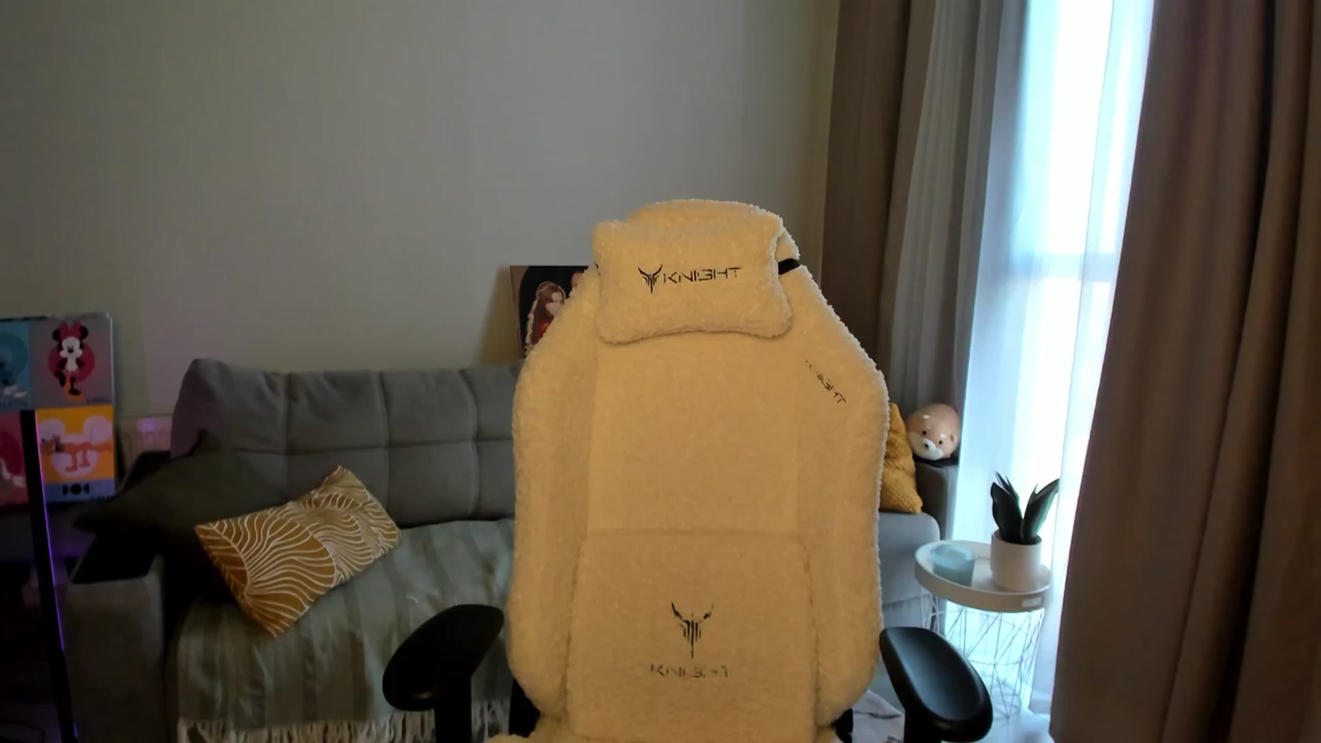 Gallery image thumbnail from Ellies_Smile's myfreecams stream on, 03/25/2025, 12:15 image 8 of 20