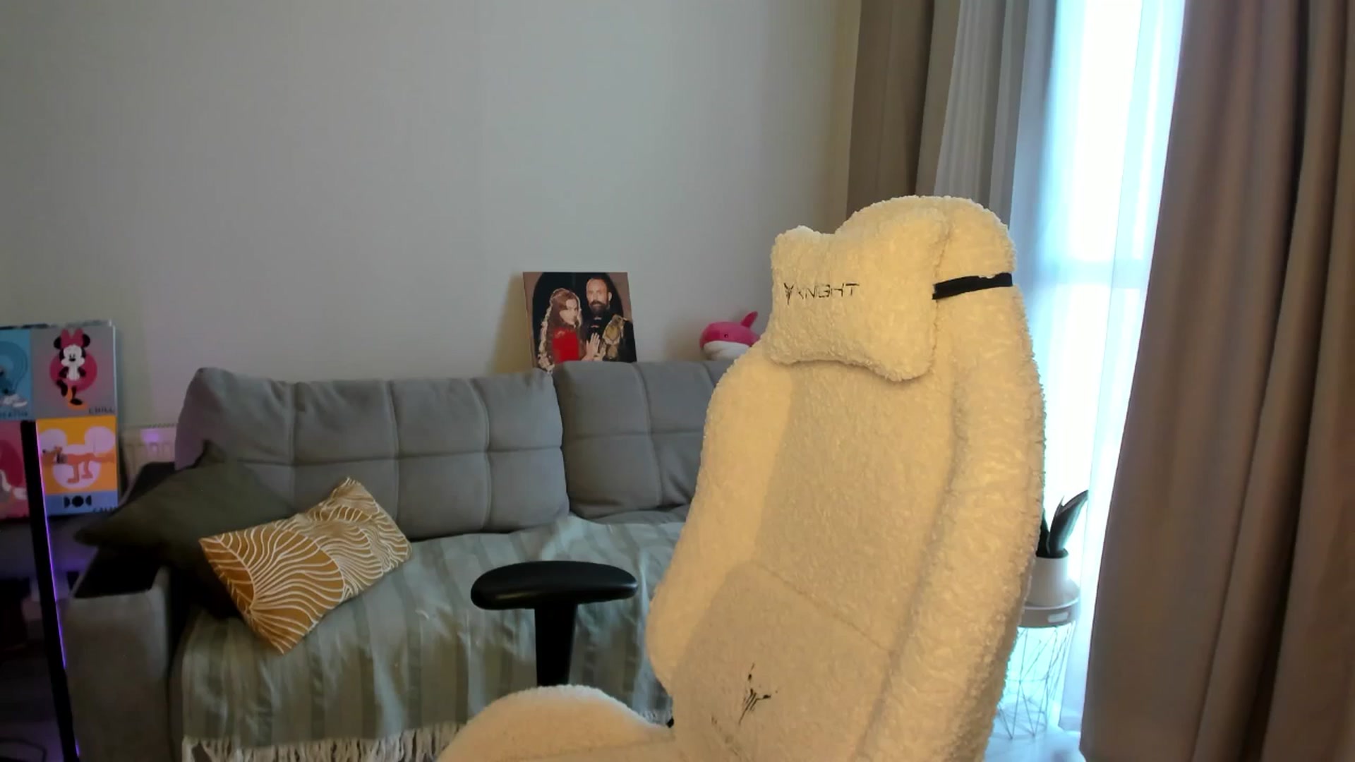 Gallery image thumbnail from Ellies_Smile's myfreecams stream on, 03/25/2025, 12:15 image 10 of 20