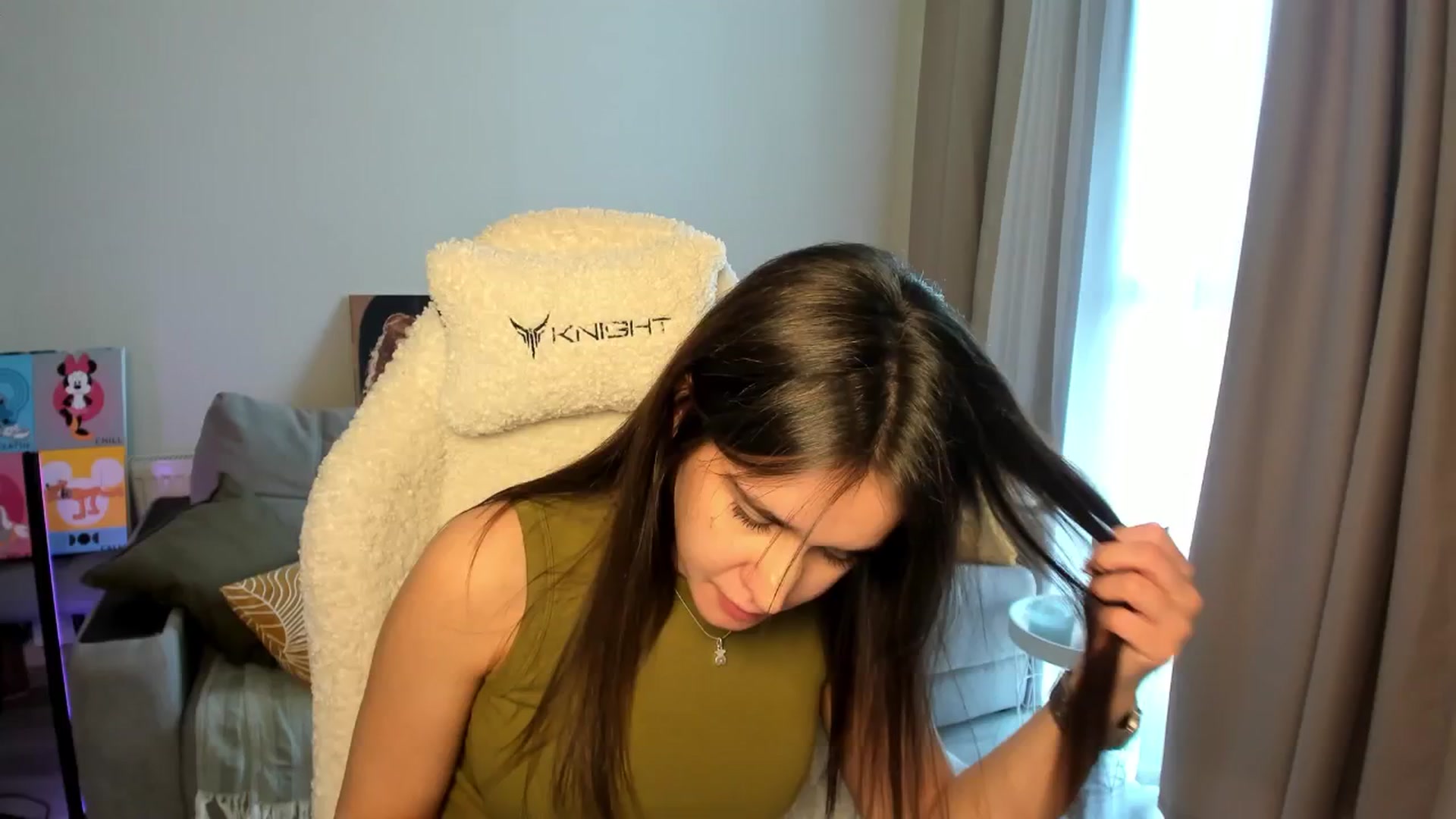 Gallery image thumbnail from Ellies_Smile's myfreecams stream on, 03/25/2025, 12:15 image 20 of 20