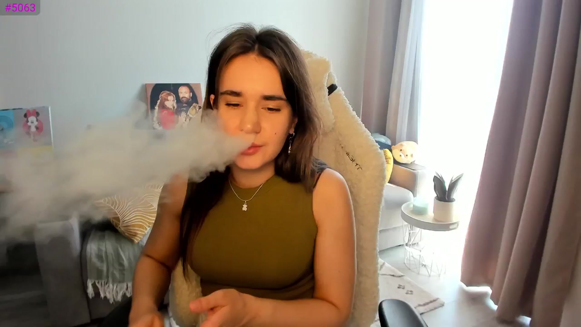 Gallery image thumbnail from Ellies_Smile's myfreecams stream on, 04/15/2025, 09:10 image 20 of 20