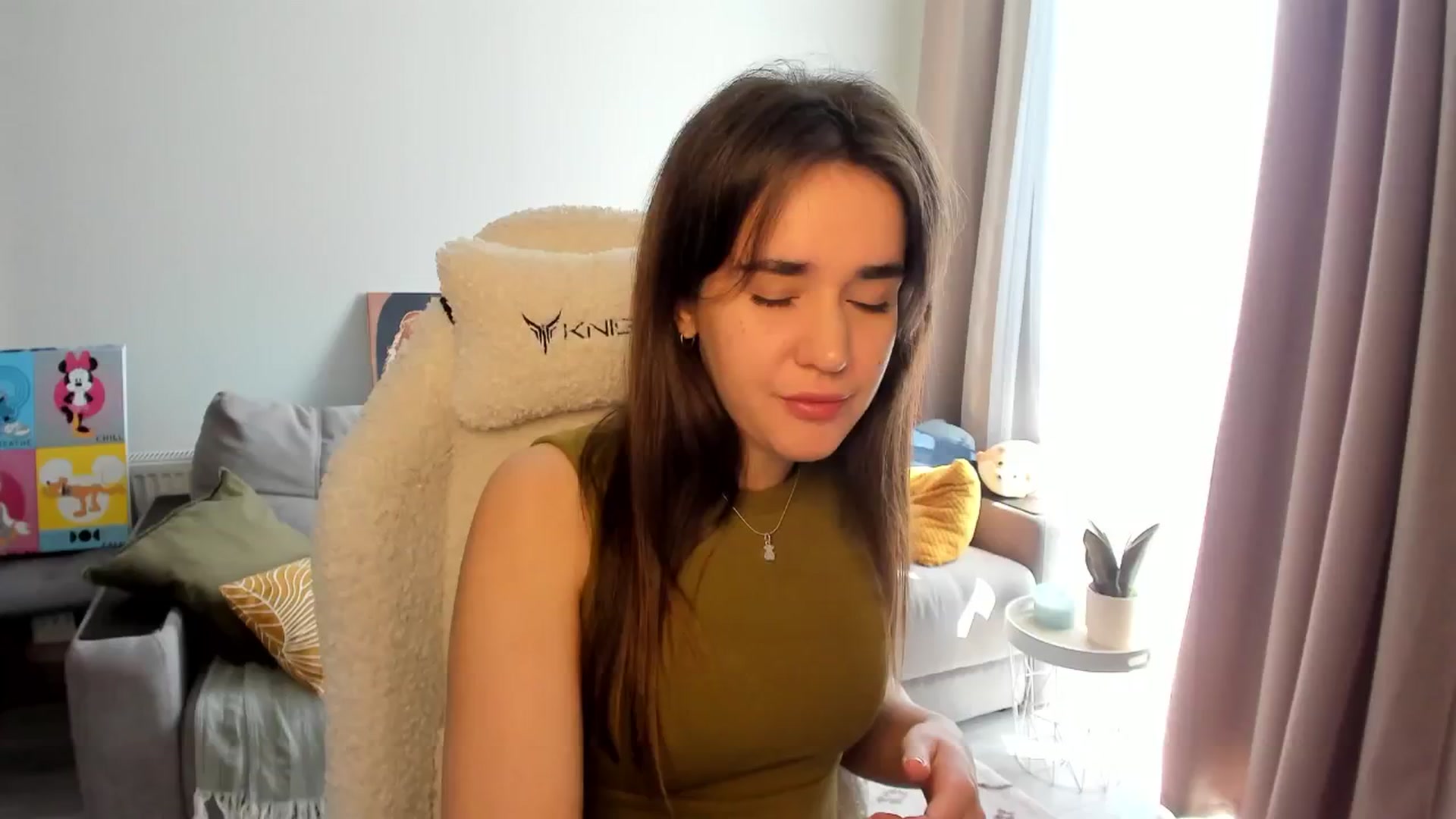 Gallery image thumbnail from Ellies_Smile's myfreecams stream on, 04/15/2025, 09:10 image 5 of 20