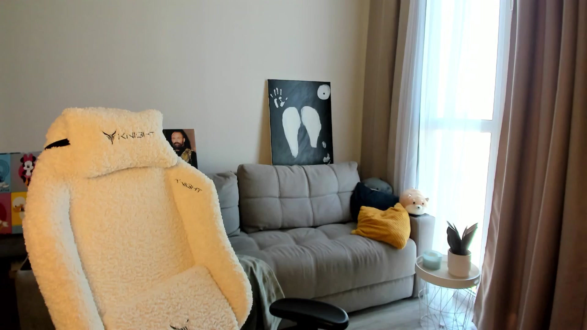 Gallery image thumbnail from Ellies_Smile's myfreecams stream on, 04/29/2025, 13:11 image 1 of 20