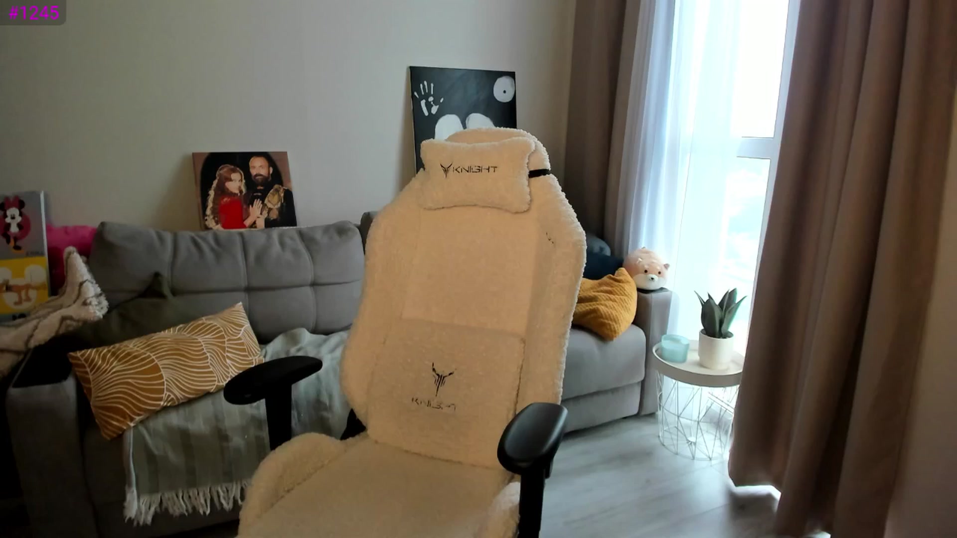 Gallery image thumbnail from Ellies_Smile's myfreecams stream on, 04/30/2025, 05:13 image 9 of 20
