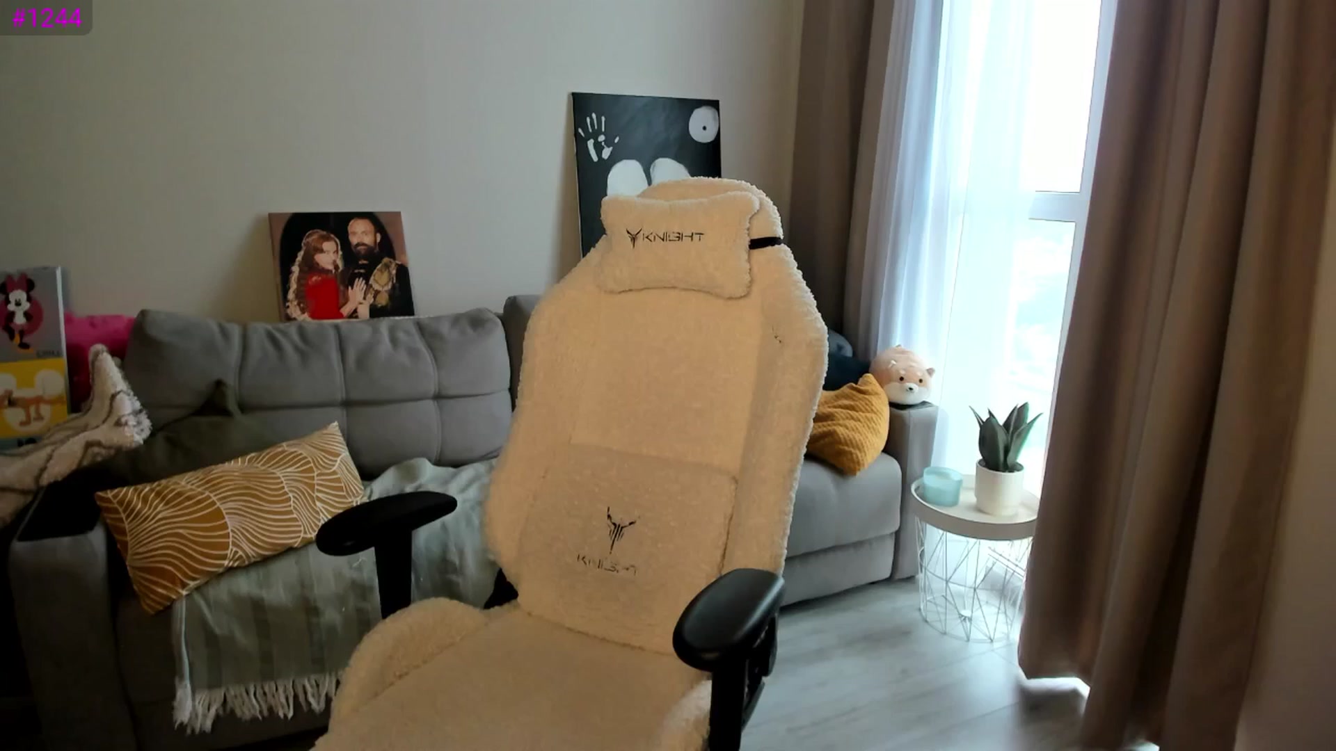 Gallery image thumbnail from Ellies_Smile's myfreecams stream on, 04/30/2025, 05:13 image 8 of 20