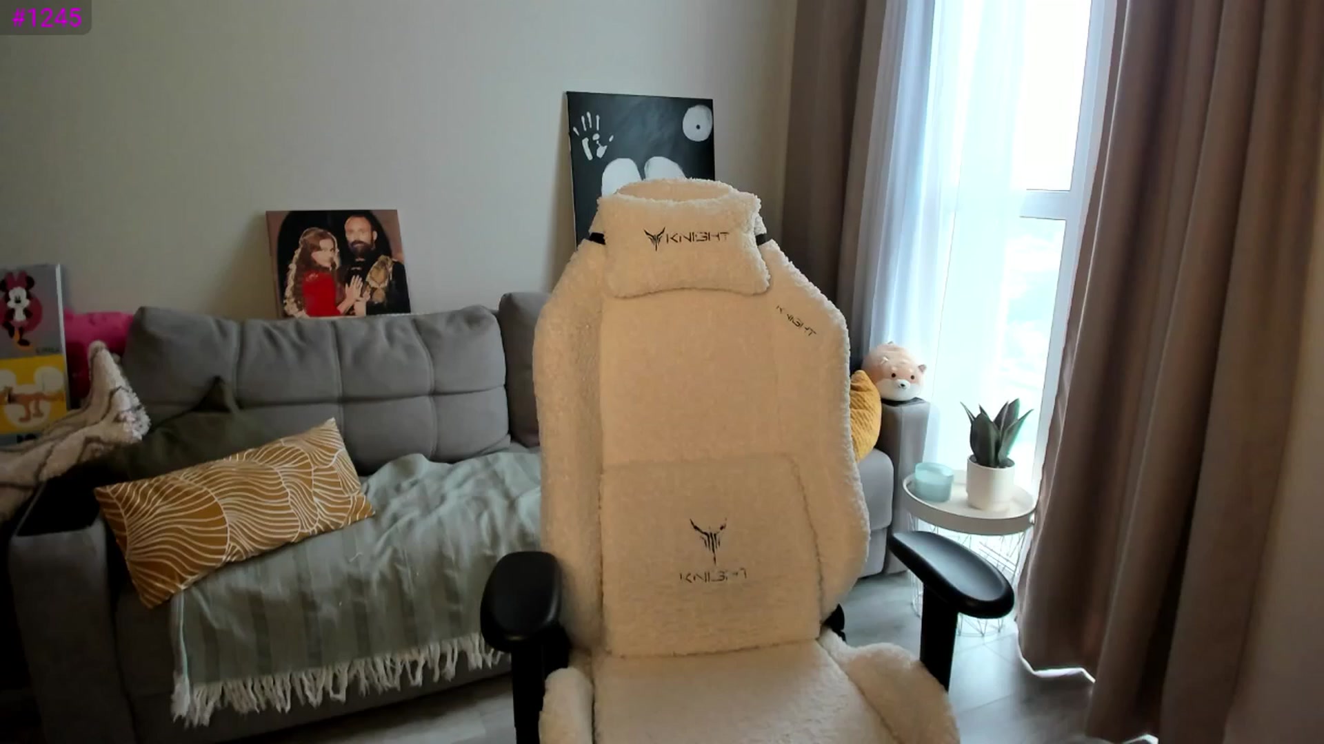 Gallery image thumbnail from Ellies_Smile's myfreecams stream on, 04/30/2025, 05:13 image 10 of 20