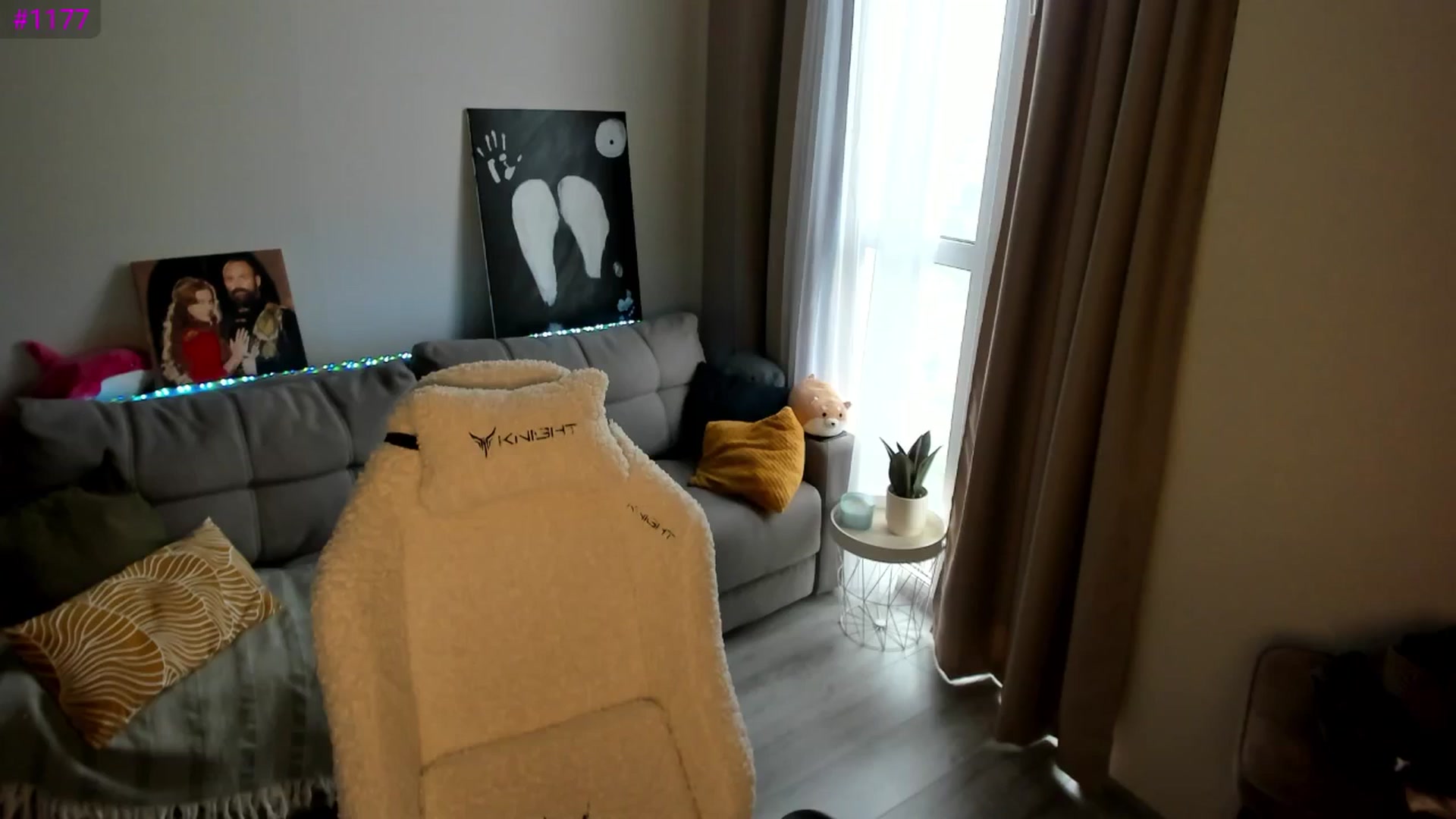 Gallery image thumbnail from Ellies_Smile's myfreecams stream on, 04/30/2025, 09:07 image 14 of 20