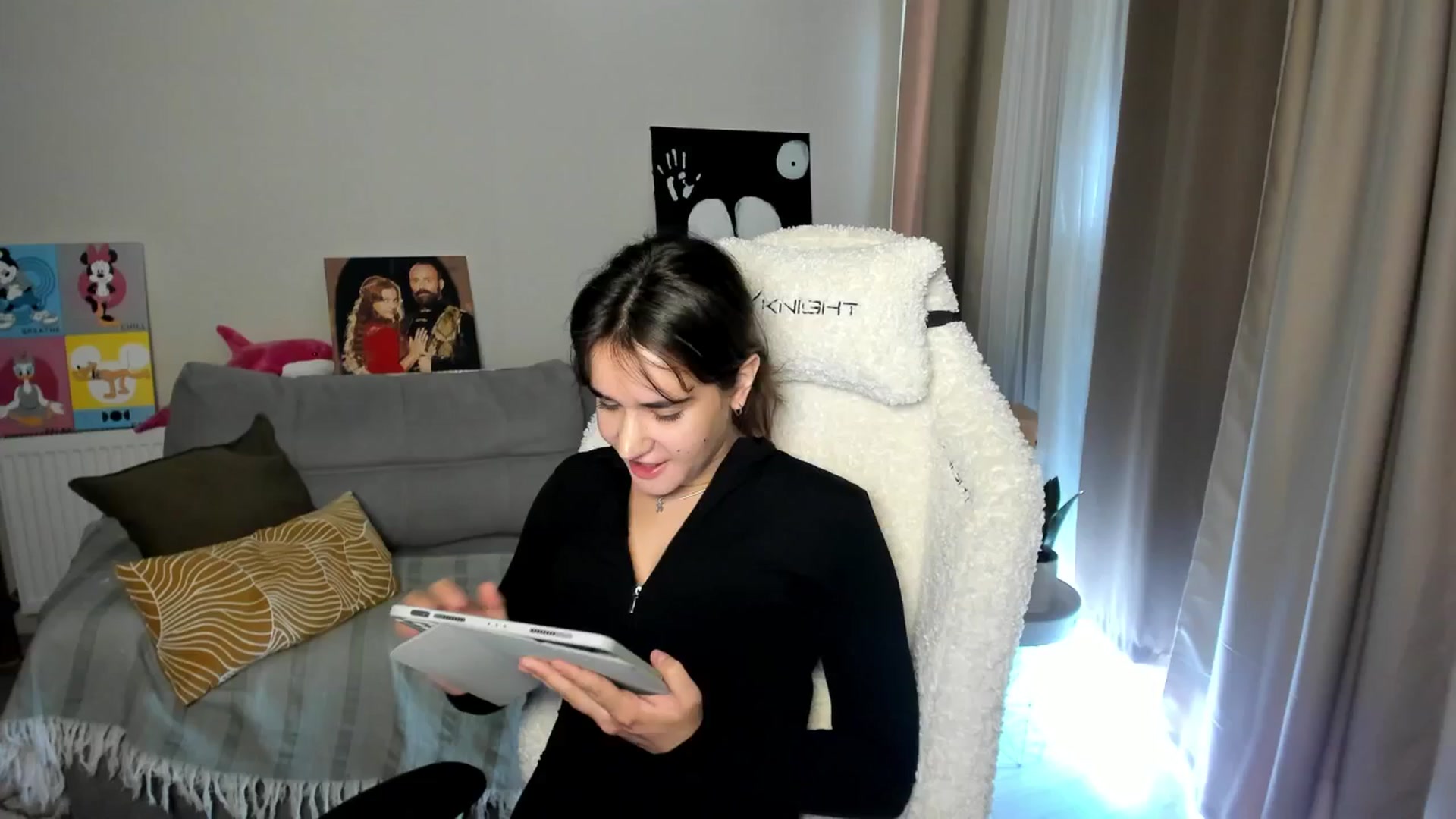 Gallery image thumbnail from Ellies_Smile's myfreecams stream on, 05/09/2025, 08:47 image 4 of 20
