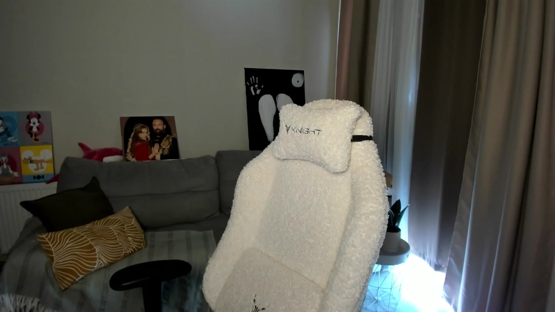 Gallery image thumbnail from Ellies_Smile's myfreecams stream on, 05/09/2025, 08:47 image 15 of 20