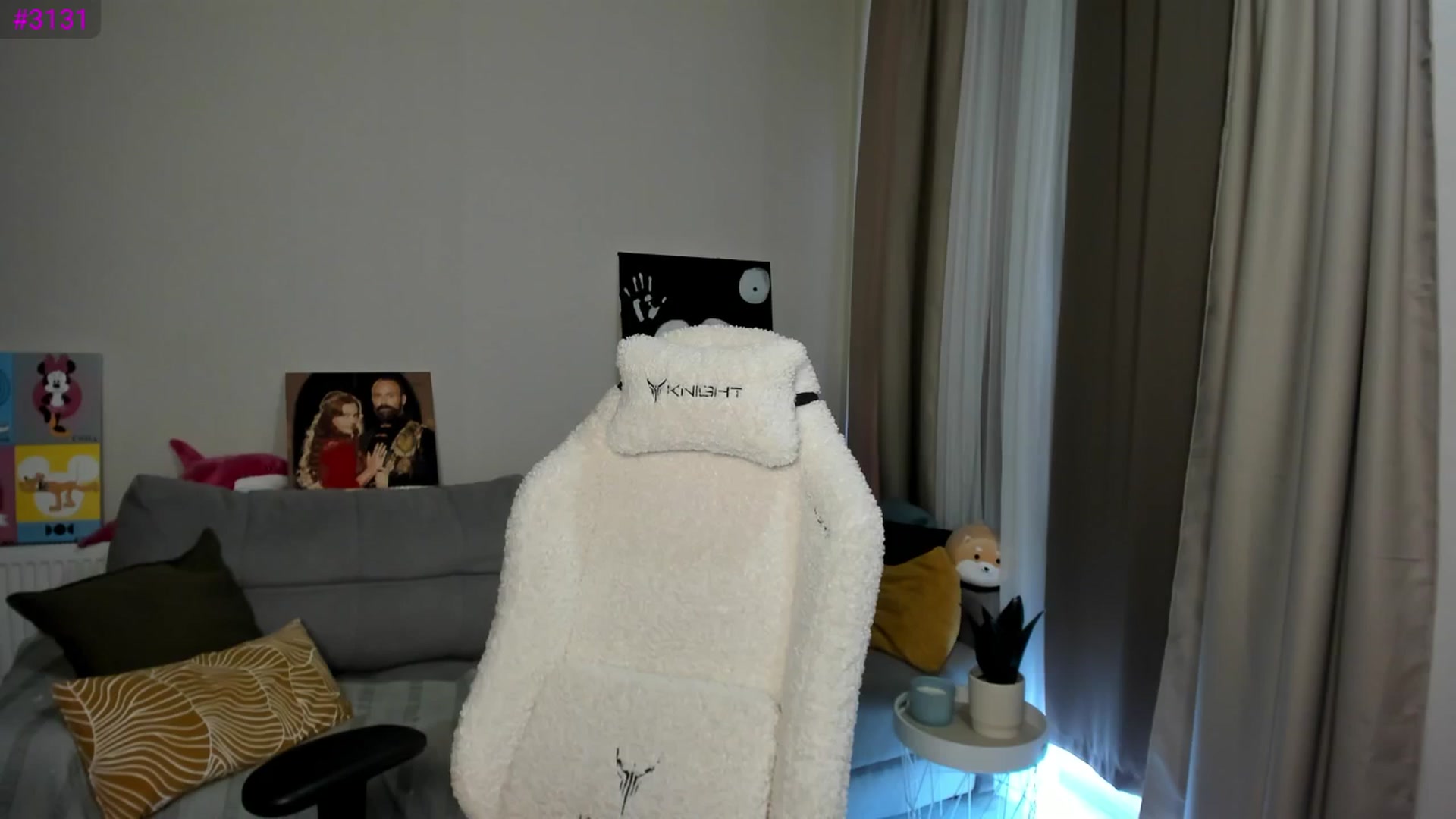 Gallery image thumbnail from Ellies_Smile's myfreecams stream on, 05/09/2025, 09:58 image 10 of 20