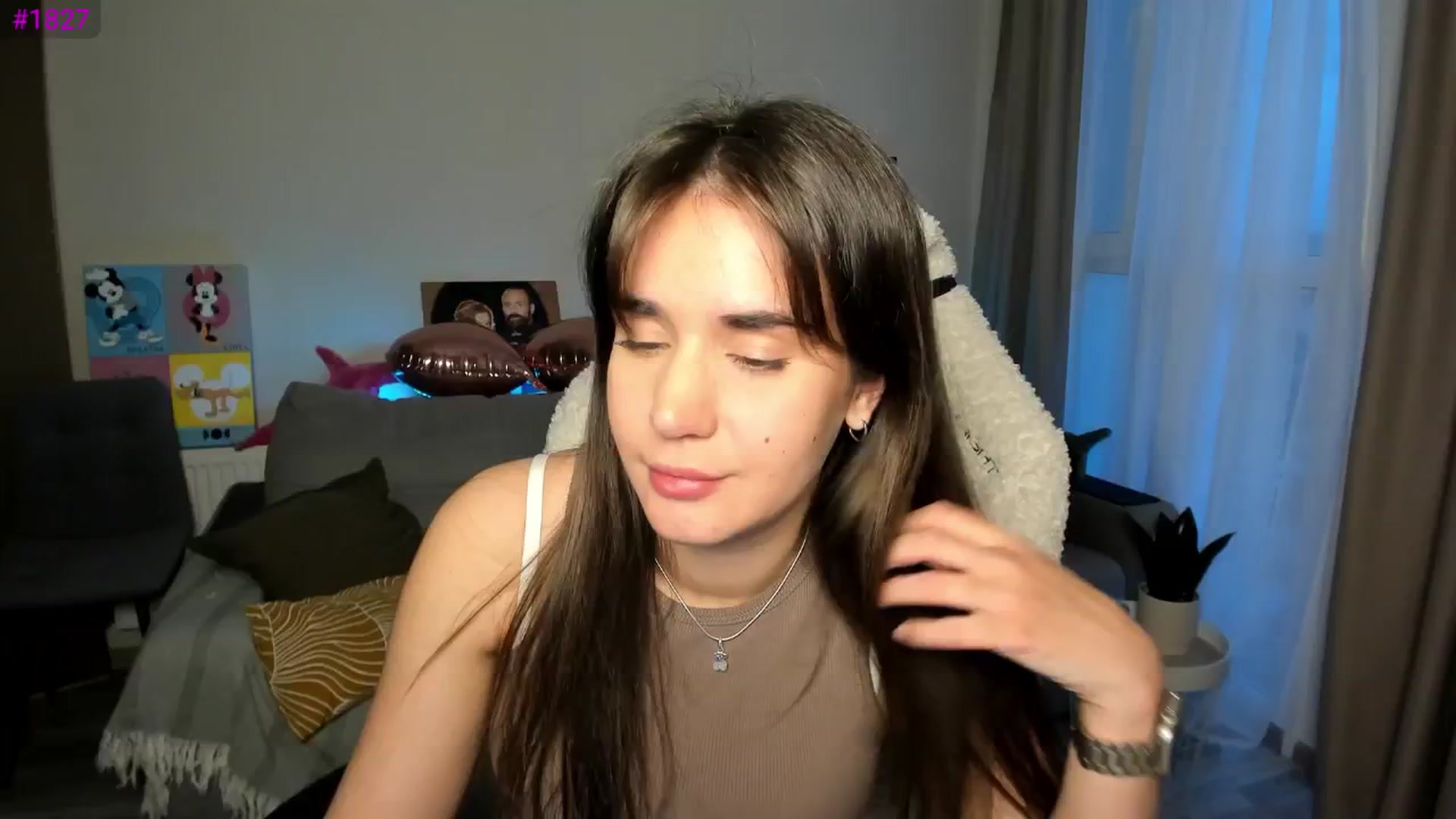 Gallery image thumbnail from Ellies_Smile's myfreecams stream on, 05/13/2025, 17:33 image 13 of 20