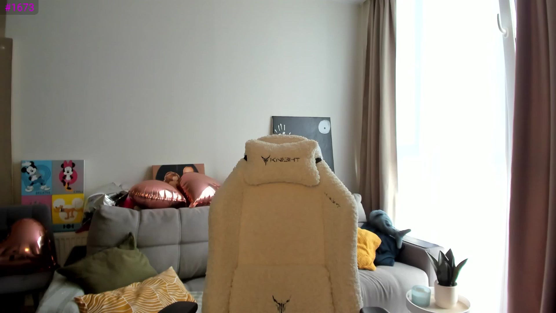 Gallery image thumbnail from Ellies_Smile's myfreecams stream on, 05/14/2025, 10:45 image 15 of 20