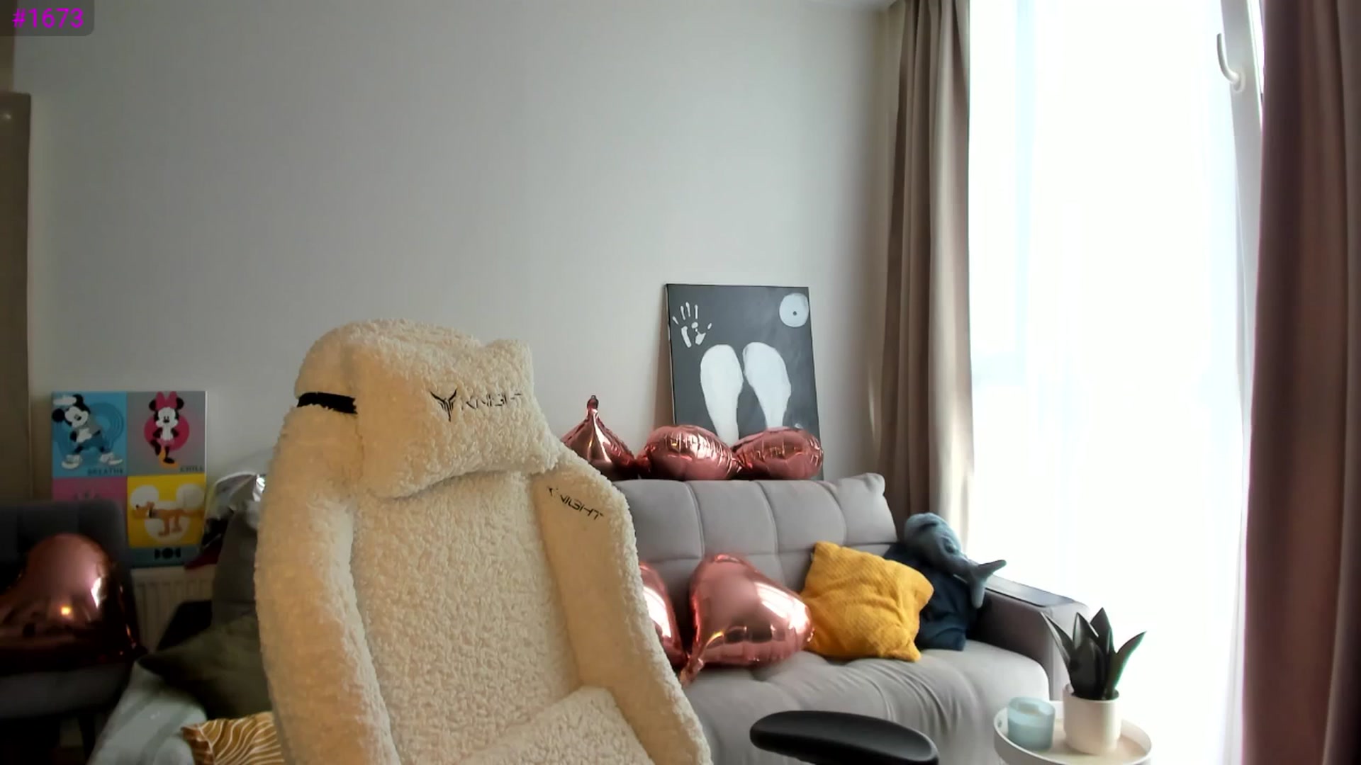 Gallery image thumbnail from Ellies_Smile's myfreecams stream on, 05/14/2025, 10:45 image 18 of 20