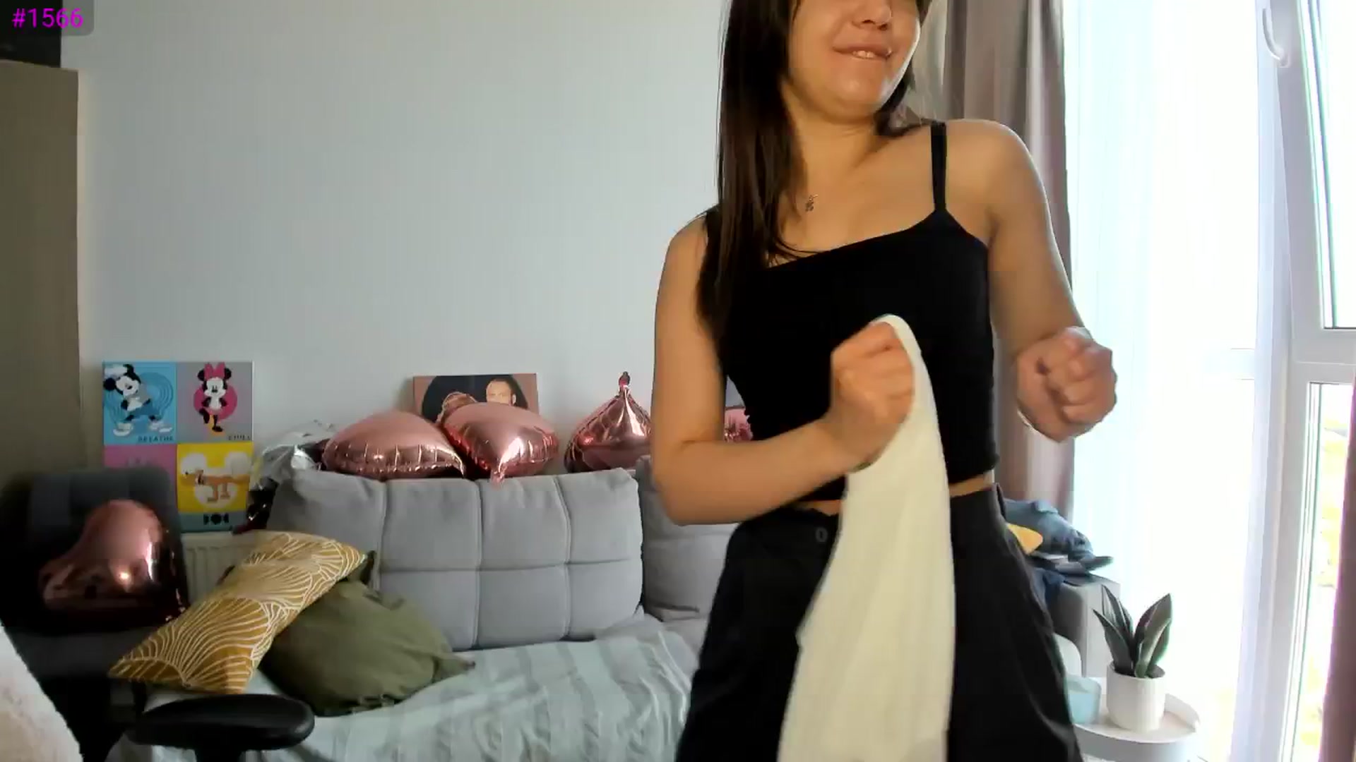 Gallery image thumbnail from Ellies_Smile's myfreecams stream on, 05/21/2025, 10:18 image 15 of 20