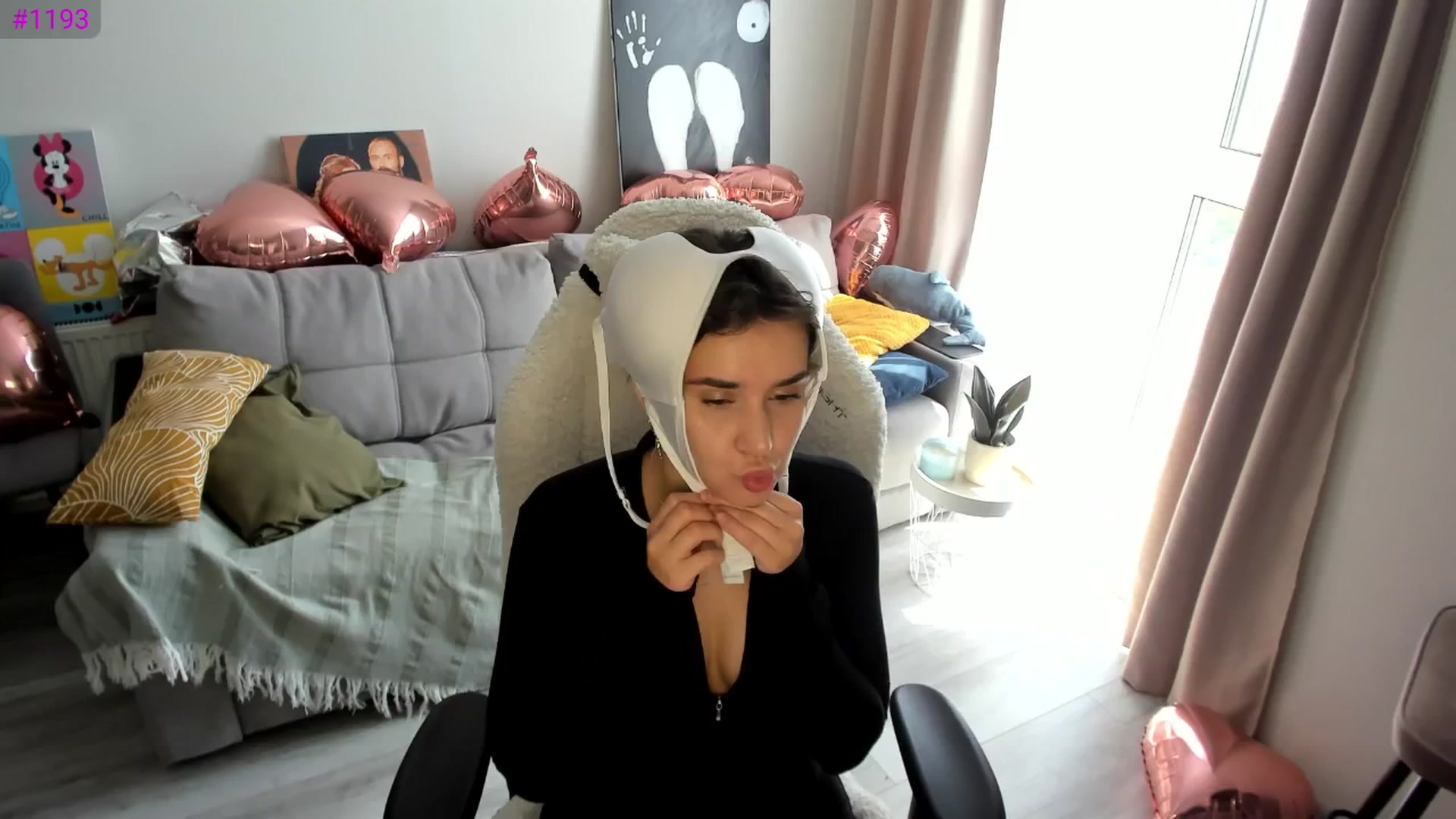 Gallery image thumbnail from Ellies_Smile's myfreecams stream on, 05/24/2025, 08:05 image 6 of 20