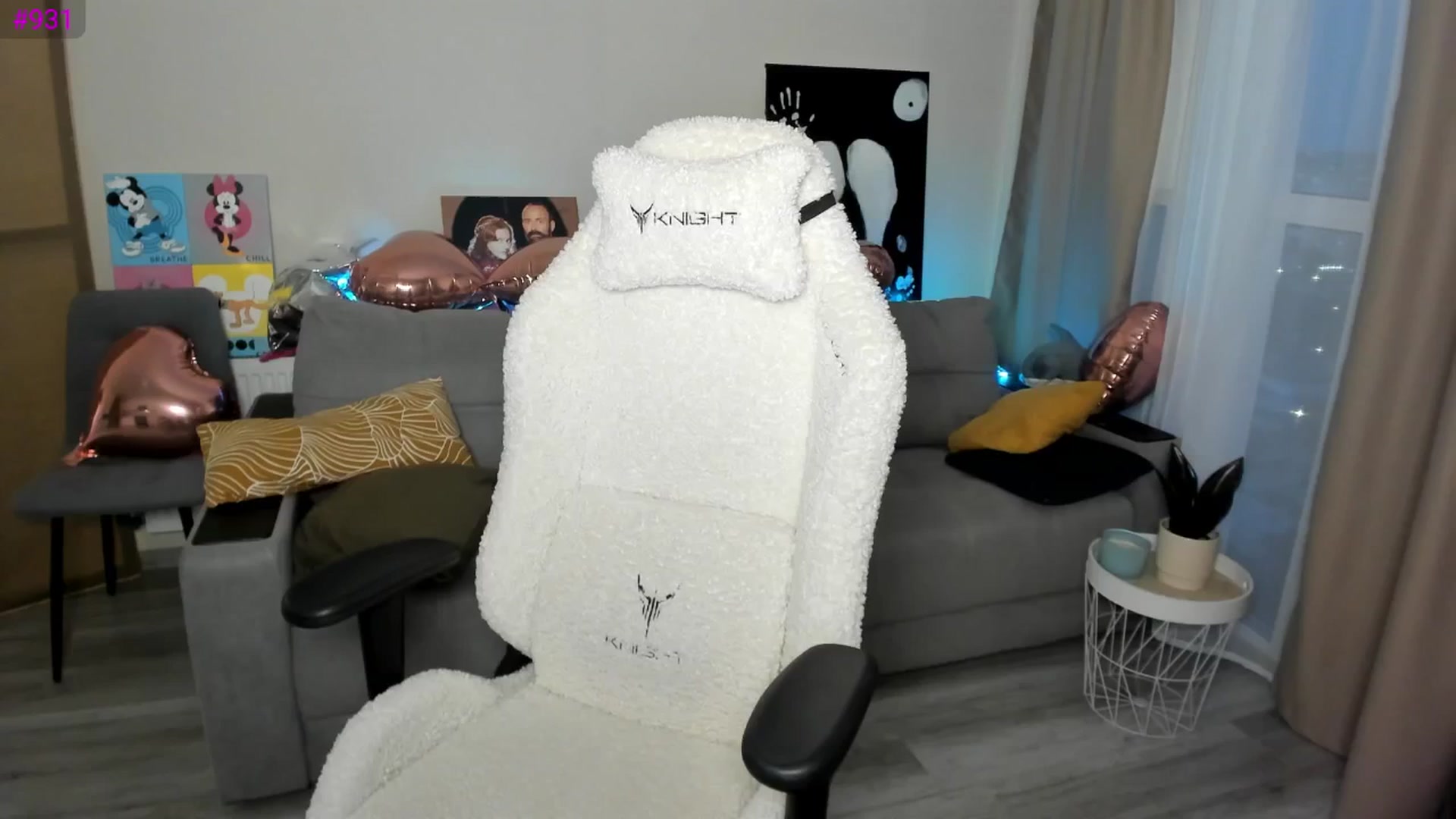 Gallery image thumbnail from Ellies_Smile's myfreecams stream on, 05/27/2025, 17:31 image 16 of 20