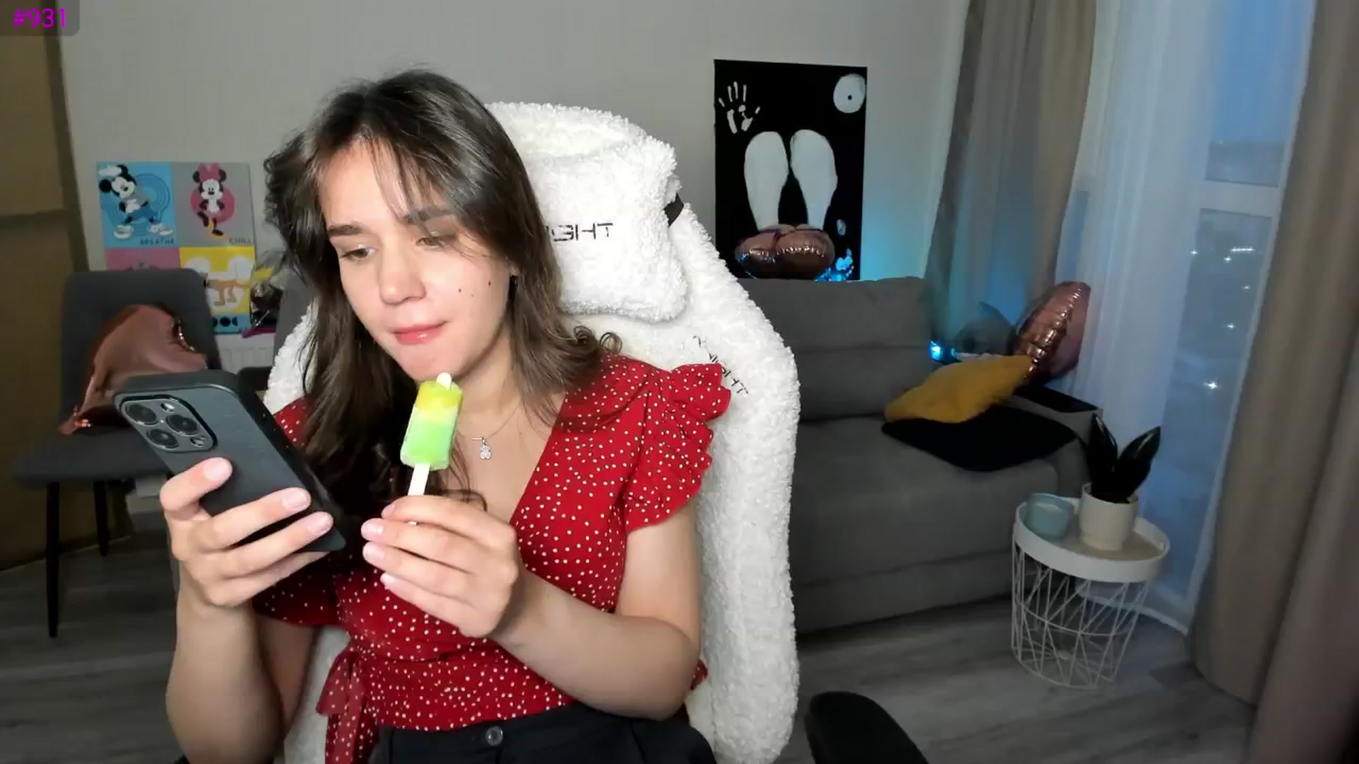 Gallery image thumbnail from Ellies_Smile's myfreecams stream on, 05/27/2025, 17:31 image 9 of 20