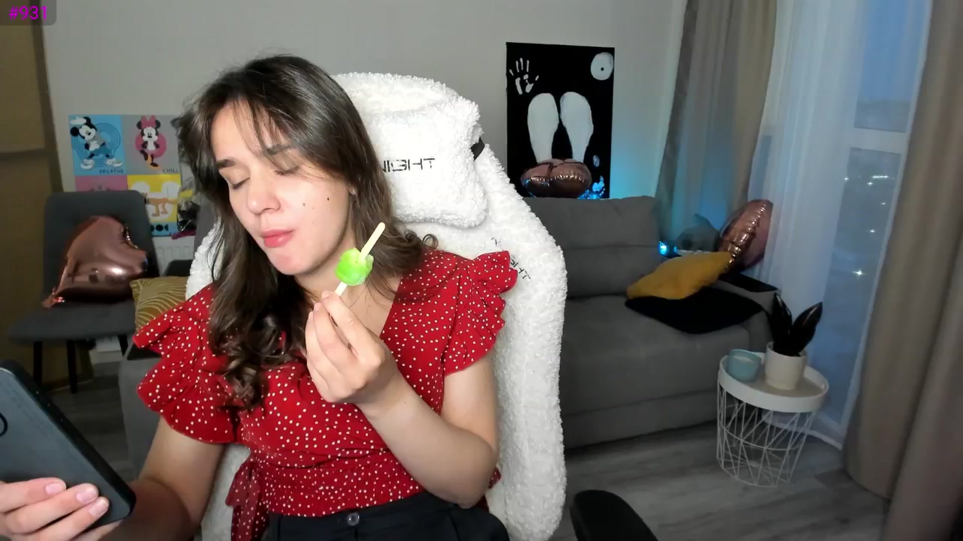 Gallery image thumbnail from Ellies_Smile's myfreecams stream on, 05/27/2025, 17:31 image 13 of 20
