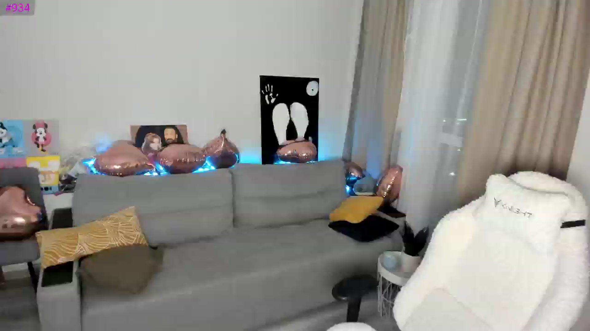Gallery image thumbnail from Ellies_Smile's myfreecams stream on, 05/27/2025, 19:30 image 14 of 20