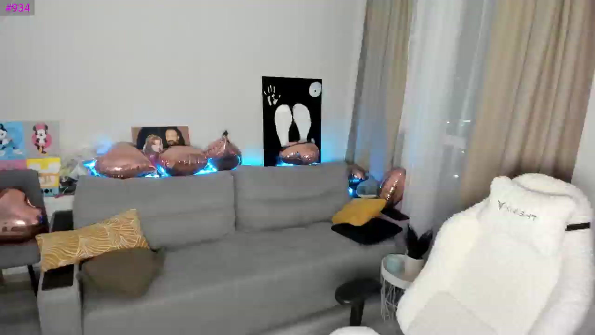 Gallery image thumbnail from Ellies_Smile's myfreecams stream on, 05/27/2025, 19:30 image 13 of 20