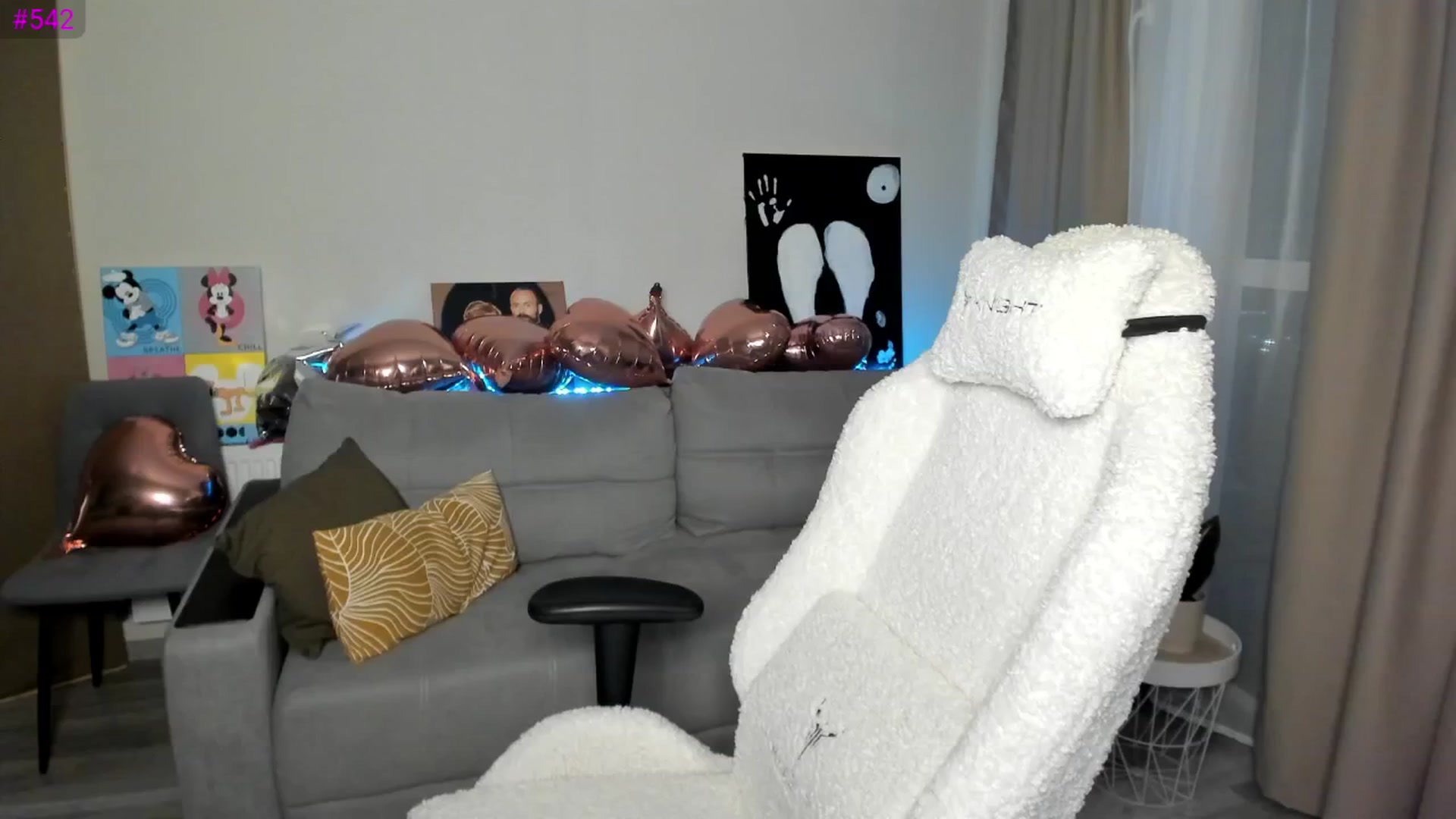 Gallery image thumbnail from Ellies_Smile's myfreecams stream on, 05/28/2025, 18:50 image 9 of 20
