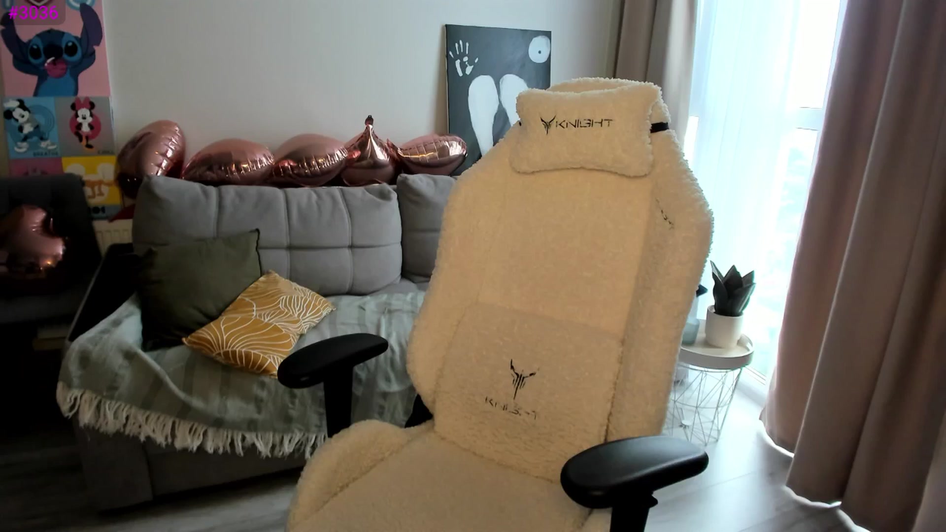 Gallery image thumbnail from Ellies_Smile's myfreecams stream on, 06/27/2025, 11:03 image 16 of 20
