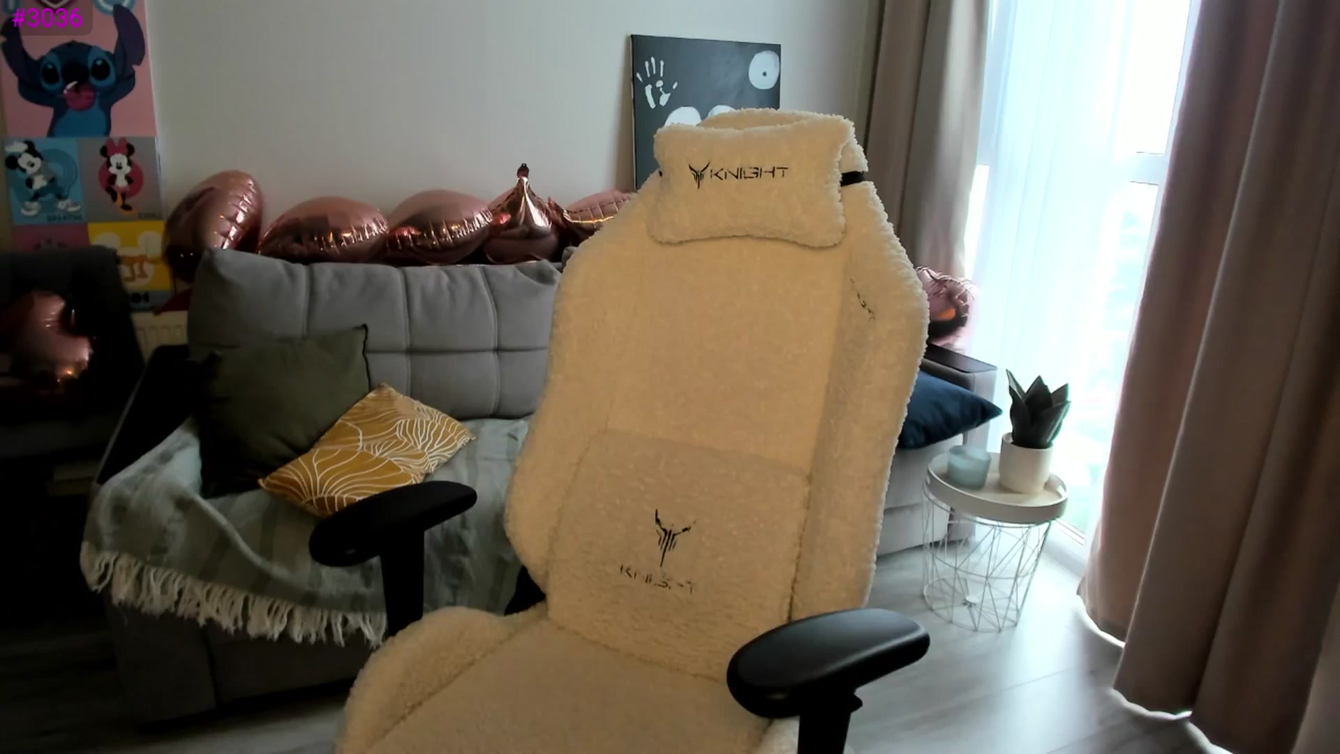 Gallery image thumbnail from Ellies_Smile's myfreecams stream on, 06/27/2025, 11:03 image 18 of 20