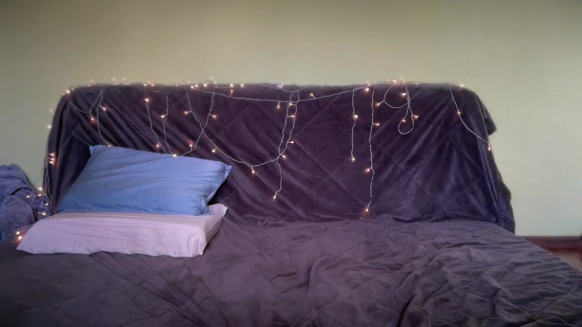 Gallery image thumbnail from Ellies_Smile's myfreecams stream on, 07/25/2025, 10:33 image 12 of 20