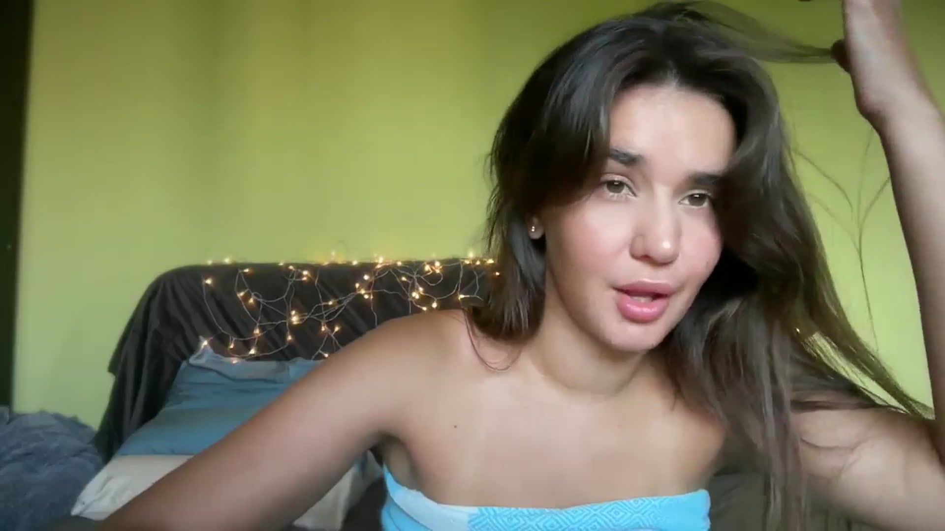 Gallery image thumbnail from Ellies_Smile's myfreecams stream on, 07/26/2025, 11:16 image 18 of 20