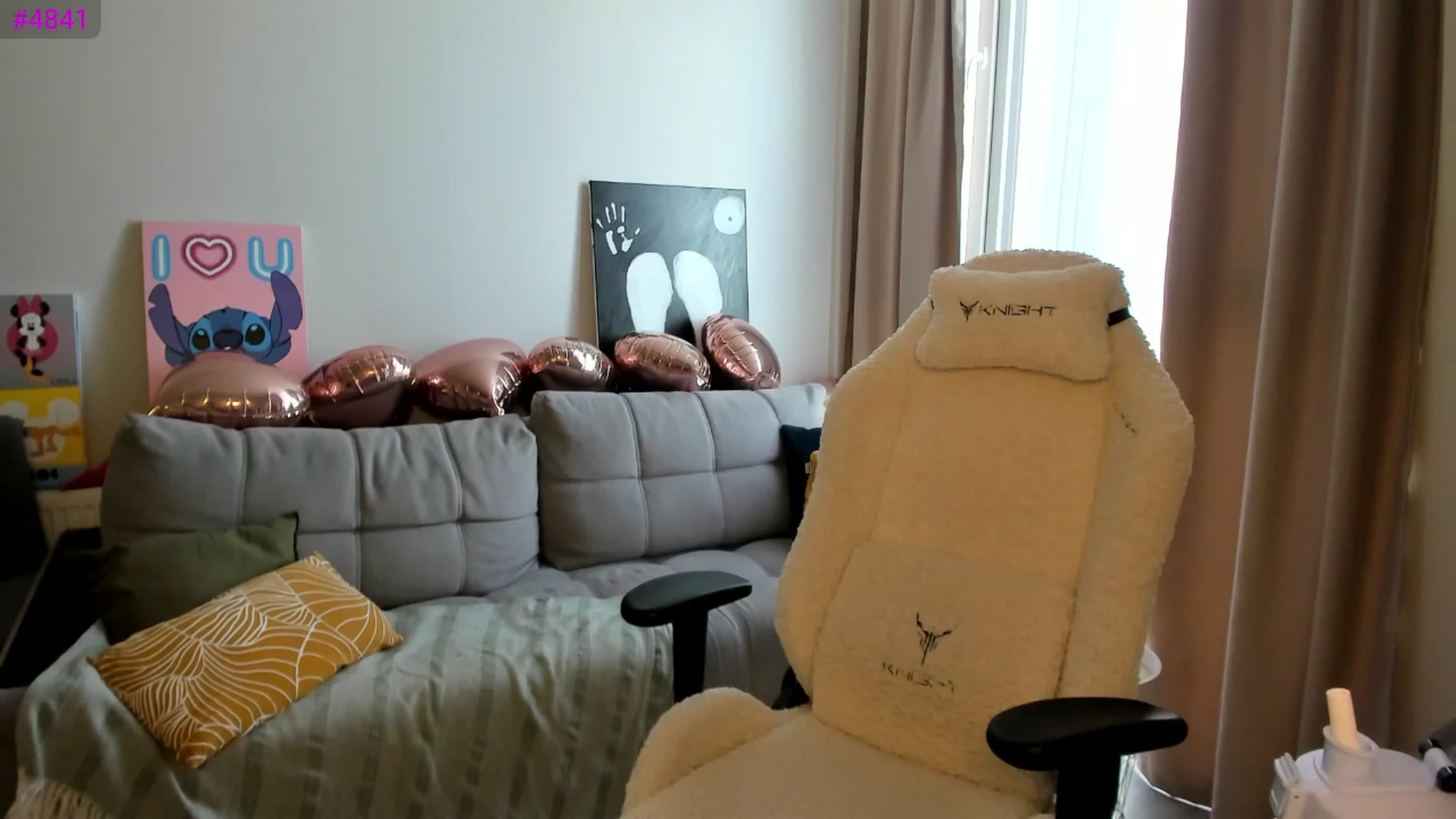 Gallery image thumbnail from Ellies_Smile's myfreecams stream on, 08/07/2025, 11:29 image 19 of 20