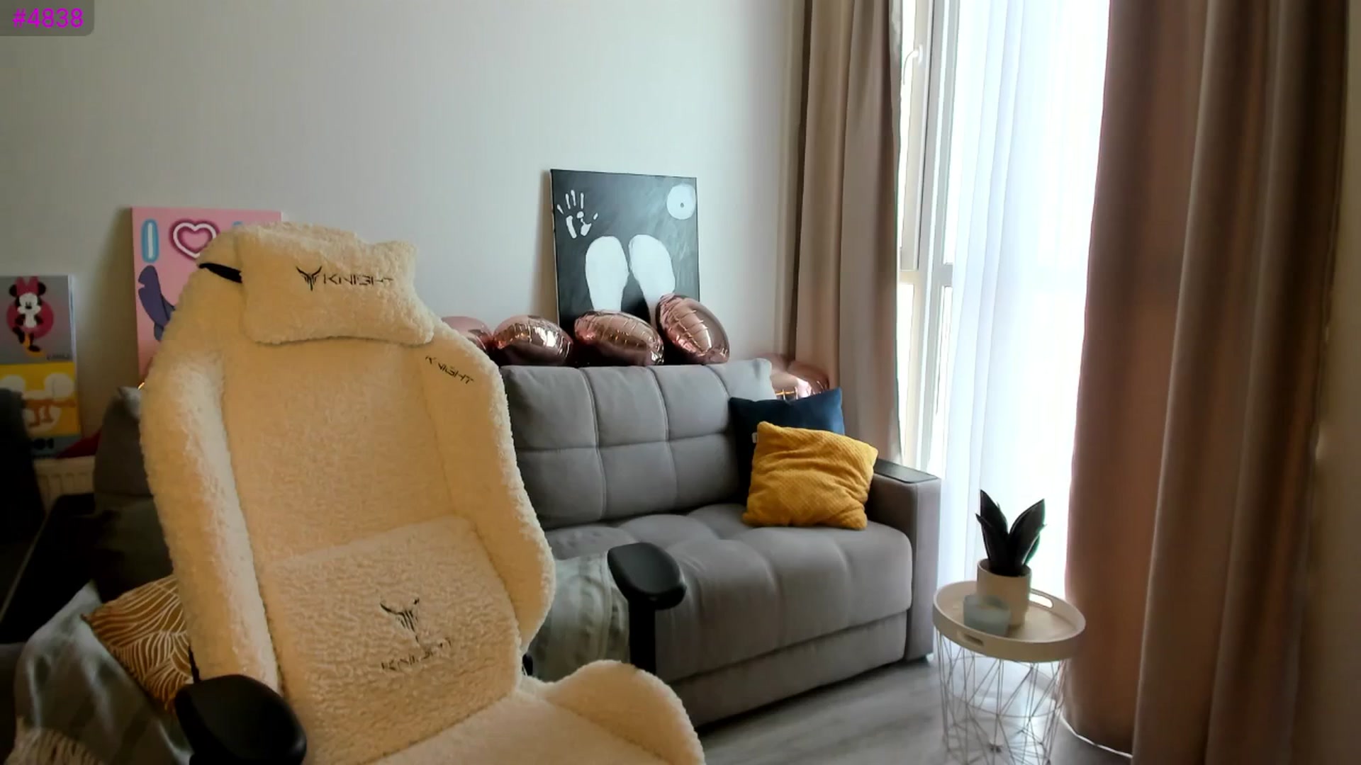 Gallery image thumbnail from Ellies_Smile's myfreecams stream on, 08/07/2025, 11:29 image 5 of 20